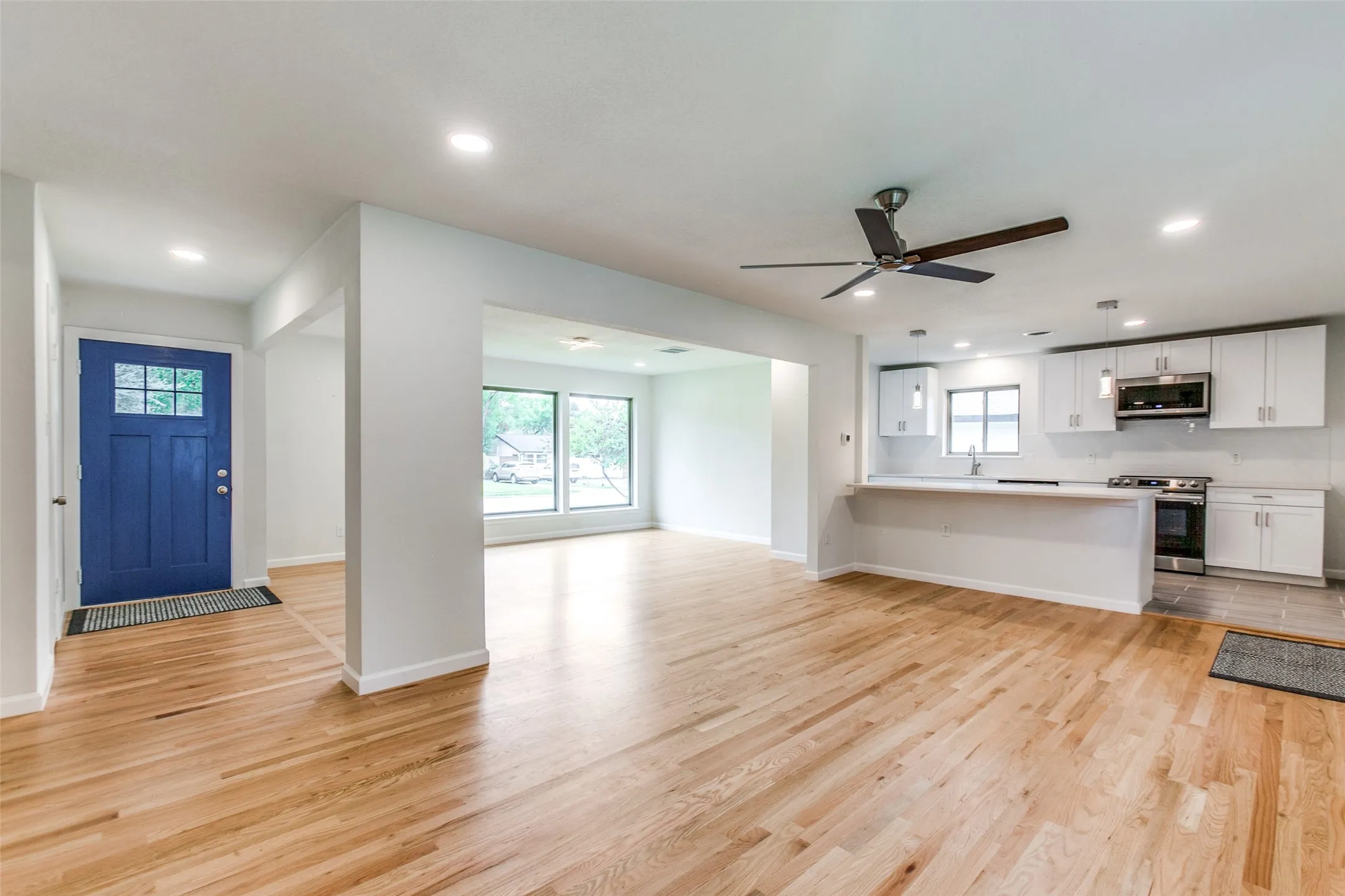 Single Family Residence For Rent in Dallas County , 3517 Woodleigh Drive, Dallas, Texas 75229, 3 Bedroom, 2 Bathroom, 2 Garage spaces, 1,569 Sqft, built in 1956, mls#21372697, Real Estate Agent in Dallas, Homes For Rent in Dallas county, Homes For Rent in Dallas, Realtor in Dallas Texas, Real Estate Brokerage Independent Realty Texas, Luminita Cordes Realtor