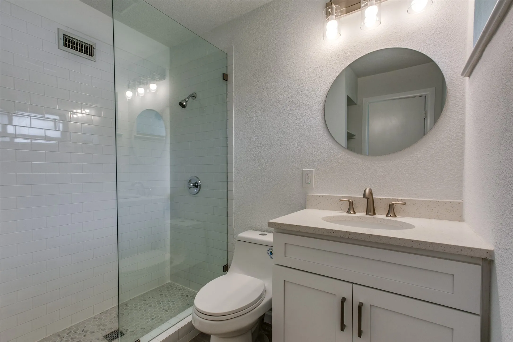 Single Family Residence For Rent in Dallas County , 3517 Woodleigh Drive, Dallas, Texas 75229, 3 Bedroom, 2 Bathroom, 2 Garage spaces, 1,569 Sqft, built in 1956, mls#21372697, Real Estate Agent in Dallas, Homes For Rent in Dallas county, Homes For Rent in Dallas, Realtor in Dallas Texas, Real Estate Brokerage Independent Realty Texas, Luminita Cordes Realtor