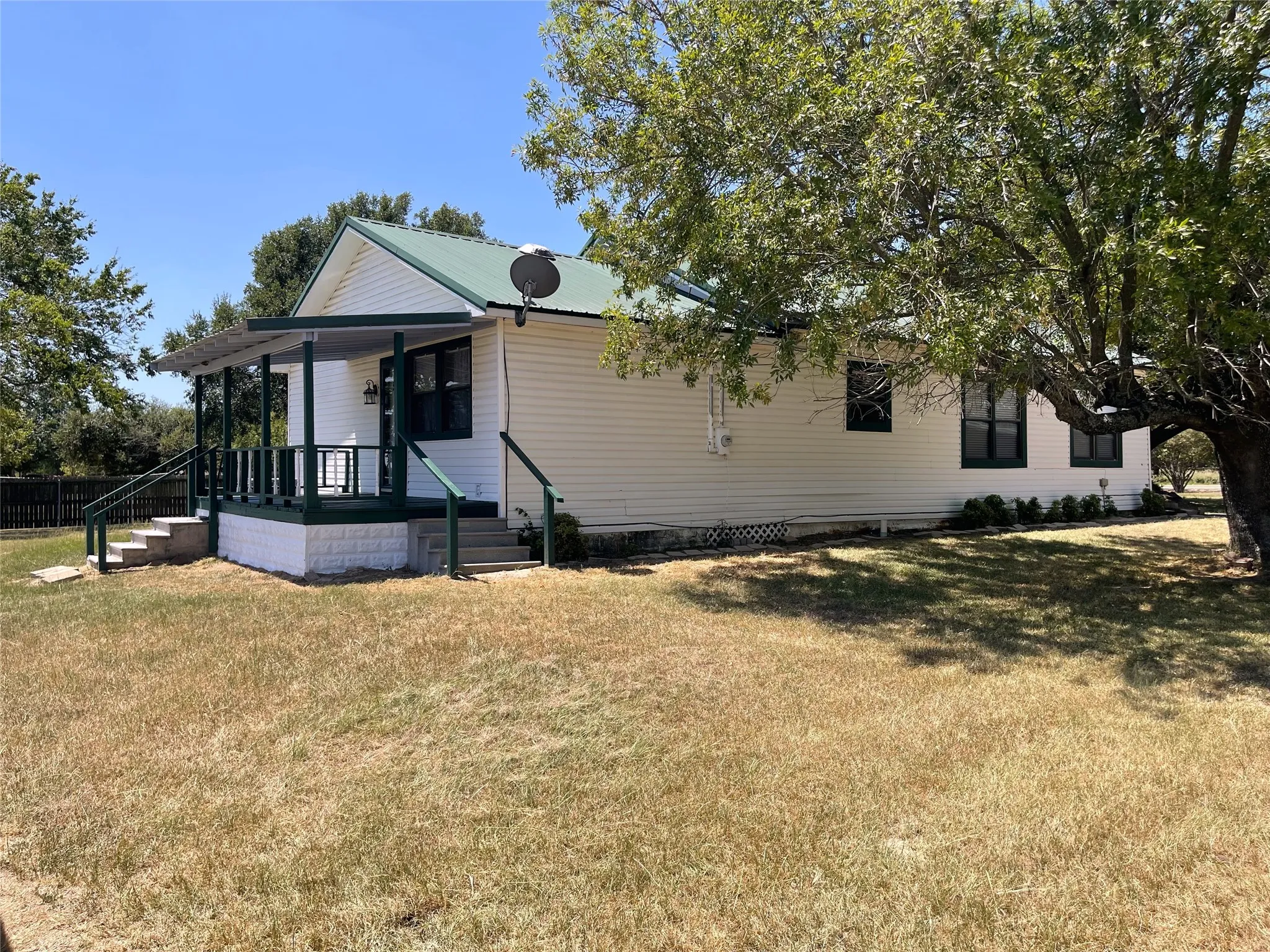 Single Family Residence For Sale in Freestone County , 923 Fm 80 S, Teague, Texas 75860, 2 Bedroom, 2 Bathroom, Garage spaces, 1,491 Sqft, built in 1985, mls#21371099, Real Estate Agent in Teague, Homes For Sale in Freestone county, Homes For Sale in Teague, Realtor in Teague Texas, Real Estate Brokerage Independent Realty Texas, Luminita Cordes Realtor