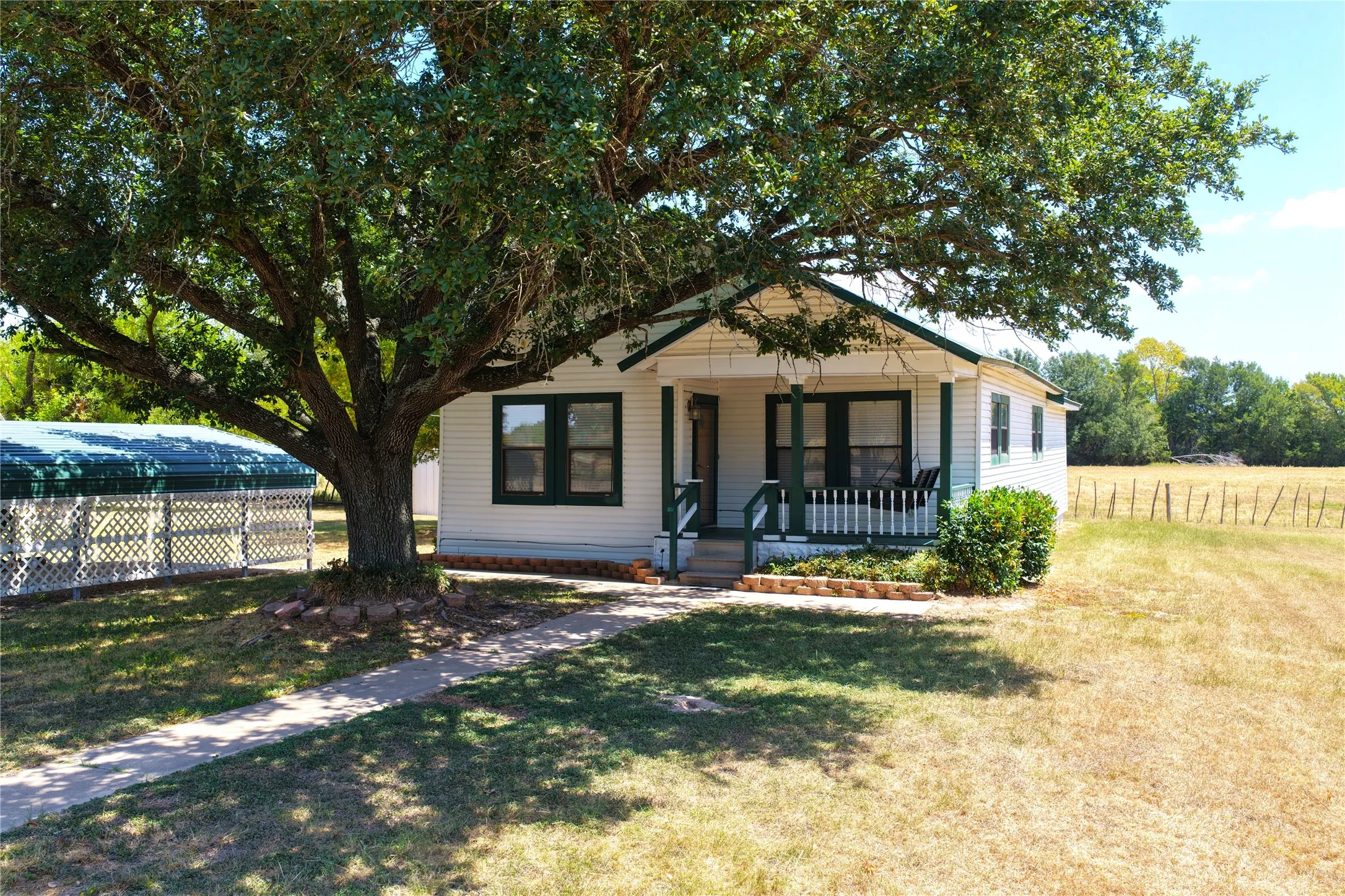 Single Family Residence For Sale in Freestone County , 923 Fm 80 S, Teague, Texas 75860, 2 Bedroom, 2 Bathroom, Garage spaces, 1,491 Sqft, built in 1985, mls#21371099, Real Estate Agent in Teague, Homes For Sale in Freestone county, Homes For Sale in Teague, Realtor in Teague Texas, Real Estate Brokerage Independent Realty Texas, Luminita Cordes Realtor