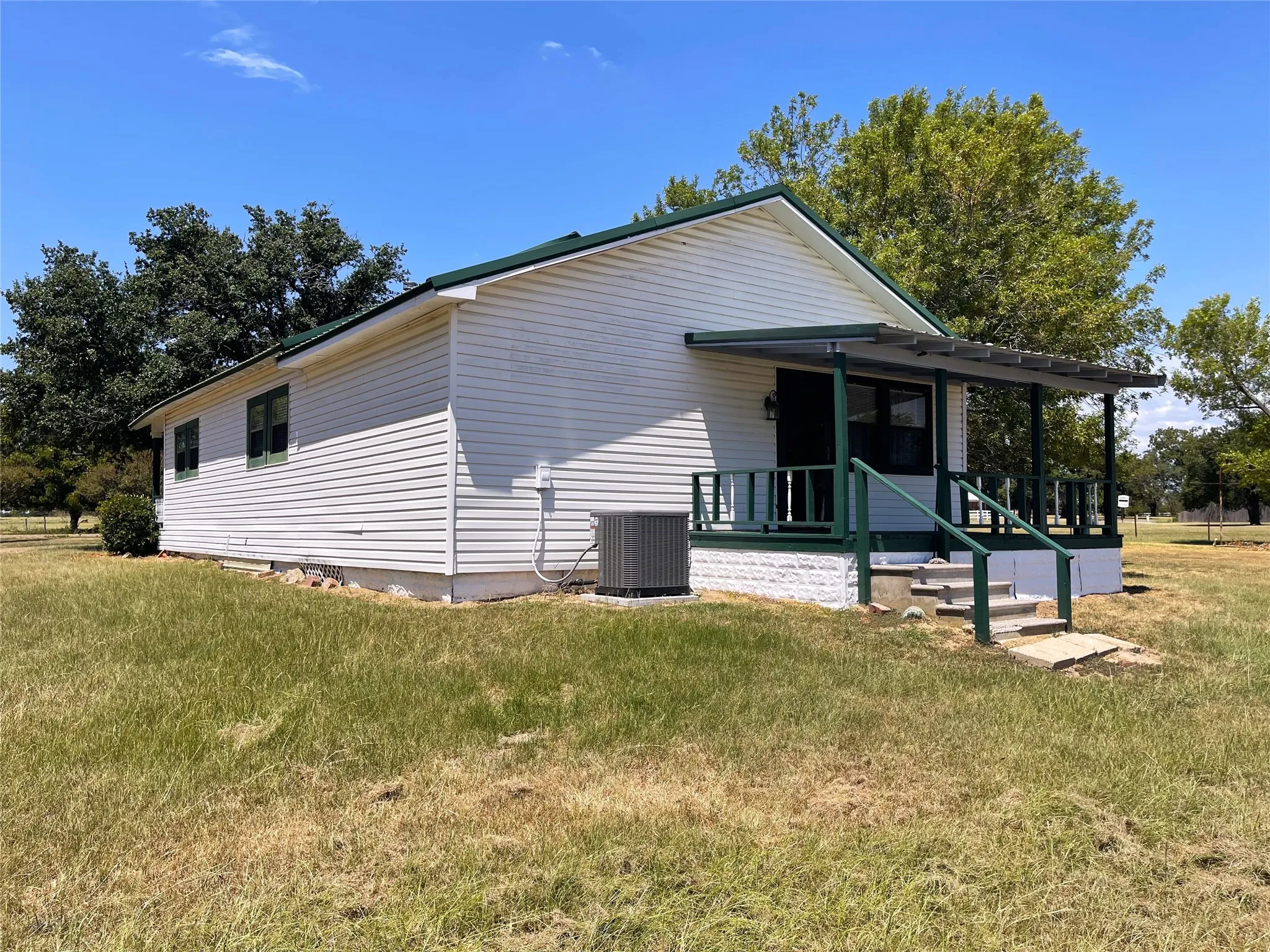Single Family Residence For Sale in Freestone County , 923 Fm 80 S, Teague, Texas 75860, 2 Bedroom, 2 Bathroom, Garage spaces, 1,491 Sqft, built in 1985, mls#21371099, Real Estate Agent in Teague, Homes For Sale in Freestone county, Homes For Sale in Teague, Realtor in Teague Texas, Real Estate Brokerage Independent Realty Texas, Luminita Cordes Realtor
