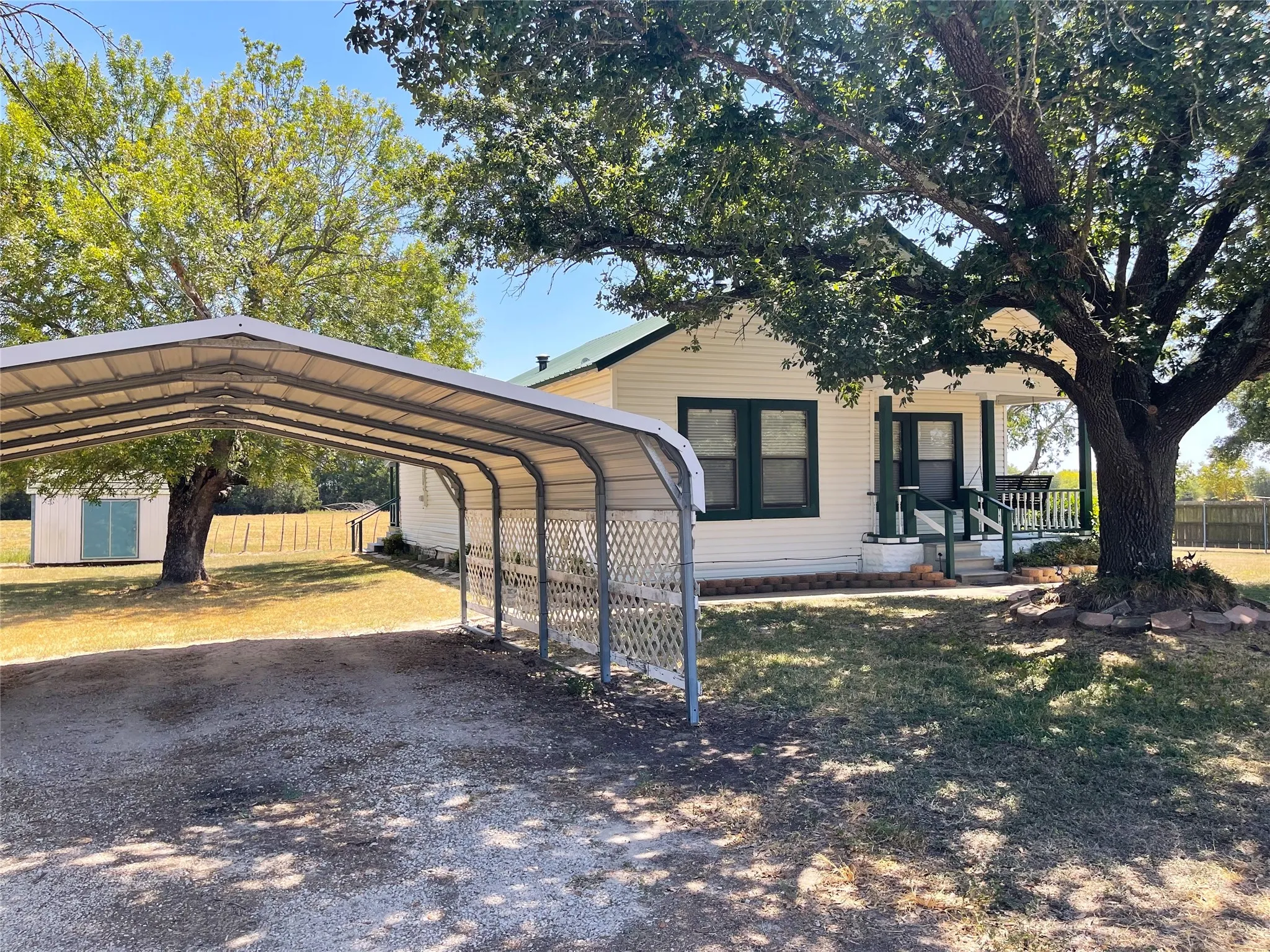 Single Family Residence For Sale in Freestone County , 923 Fm 80 S, Teague, Texas 75860, 2 Bedroom, 2 Bathroom, Garage spaces, 1,491 Sqft, built in 1985, mls#21371099, Real Estate Agent in Teague, Homes For Sale in Freestone county, Homes For Sale in Teague, Realtor in Teague Texas, Real Estate Brokerage Independent Realty Texas, Luminita Cordes Realtor