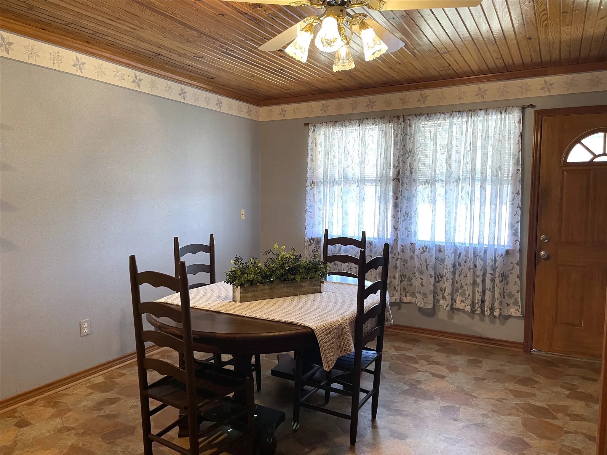 Single Family Residence For Sale in Freestone County , 923 Fm 80 S, Teague, Texas 75860, 2 Bedroom, 2 Bathroom, Garage spaces, 1,491 Sqft, built in 1985, mls#21371099, Real Estate Agent in Teague, Homes For Sale in Freestone county, Homes For Sale in Teague, Realtor in Teague Texas, Real Estate Brokerage Independent Realty Texas, Luminita Cordes Realtor
