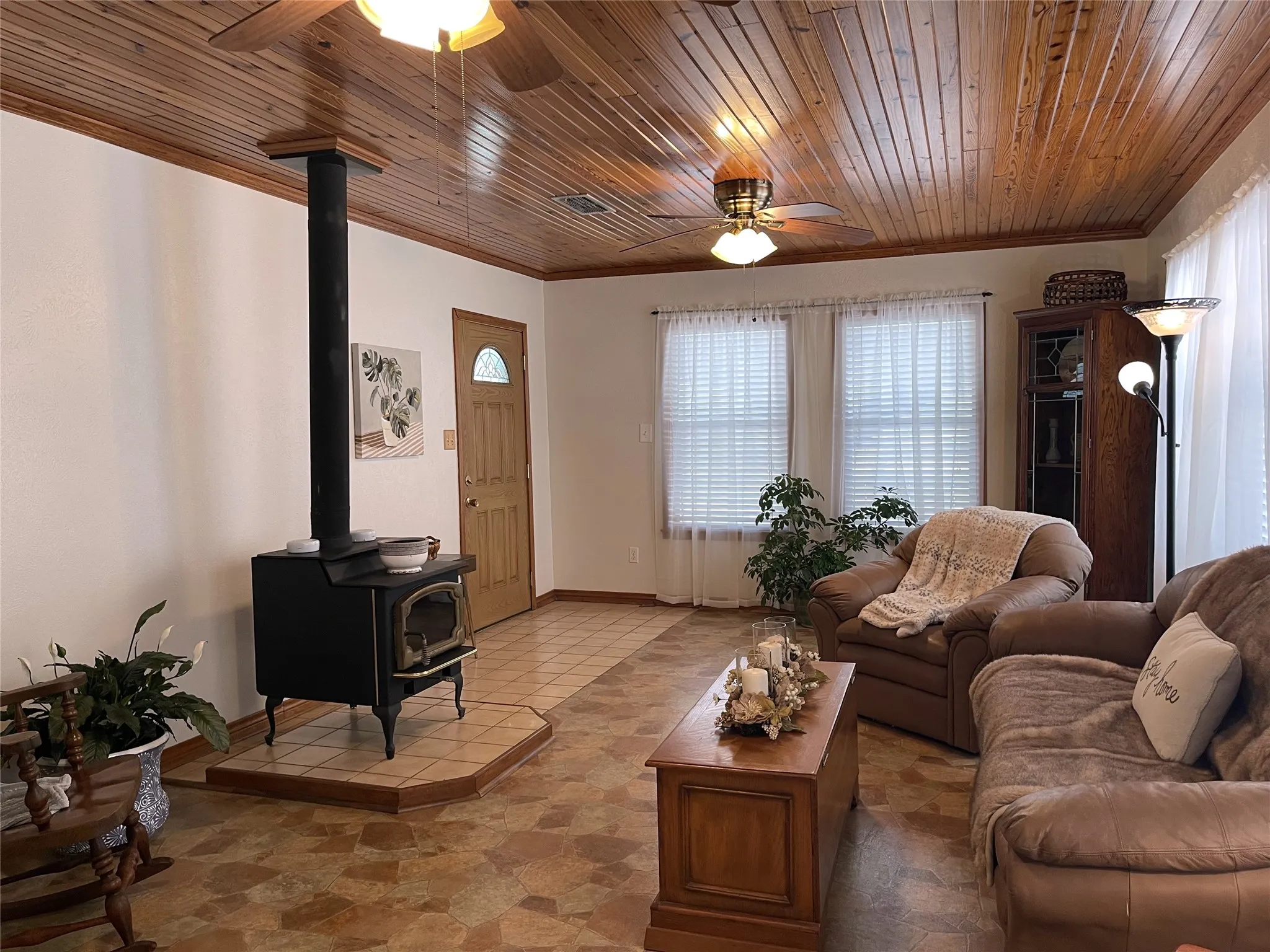 Single Family Residence For Sale in Freestone County , 923 Fm 80 S, Teague, Texas 75860, 2 Bedroom, 2 Bathroom, Garage spaces, 1,491 Sqft, built in 1985, mls#21371099, Real Estate Agent in Teague, Homes For Sale in Freestone county, Homes For Sale in Teague, Realtor in Teague Texas, Real Estate Brokerage Independent Realty Texas, Luminita Cordes Realtor