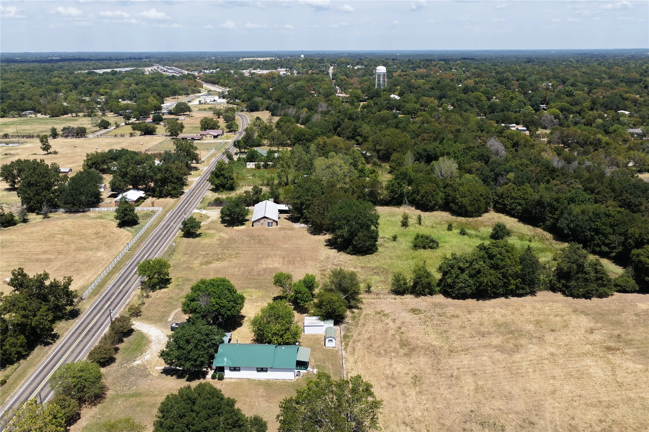Single Family Residence For Sale in Freestone County , 923 Fm 80 S, Teague, Texas 75860, 2 Bedroom, 2 Bathroom, Garage spaces, 1,491 Sqft, built in 1985, mls#21371099, Real Estate Agent in Teague, Homes For Sale in Freestone county, Homes For Sale in Teague, Realtor in Teague Texas, Real Estate Brokerage Independent Realty Texas, Luminita Cordes Realtor