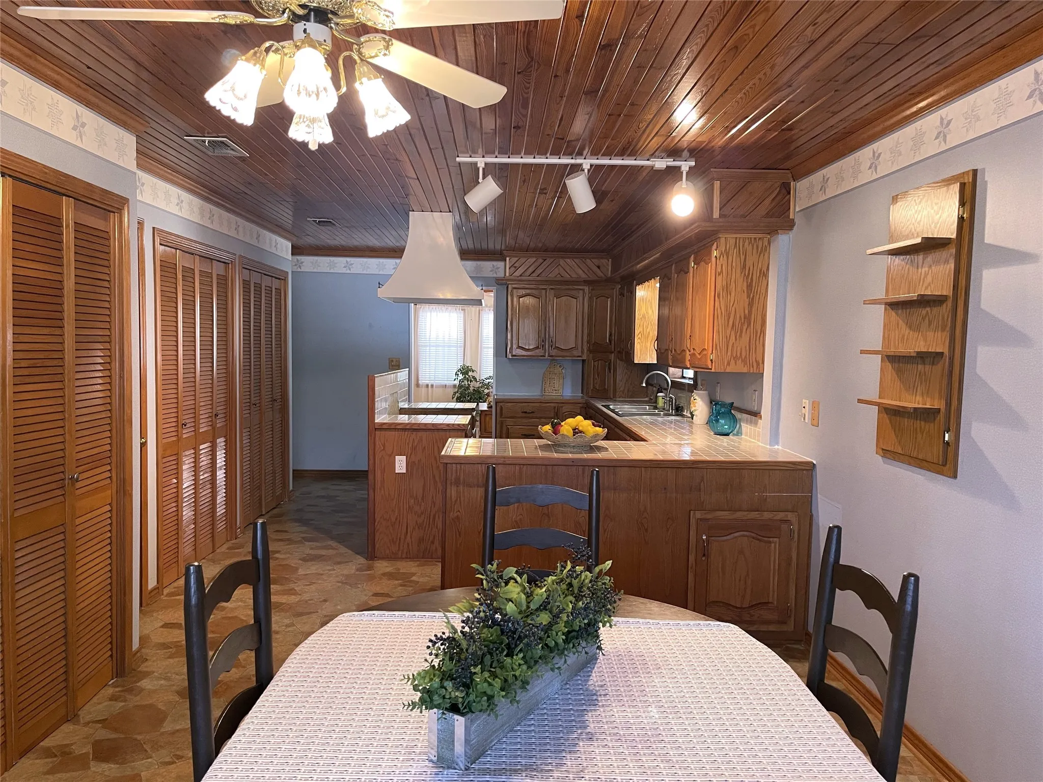 Single Family Residence For Sale in Freestone County , 923 Fm 80 S, Teague, Texas 75860, 2 Bedroom, 2 Bathroom, Garage spaces, 1,491 Sqft, built in 1985, mls#21371099, Real Estate Agent in Teague, Homes For Sale in Freestone county, Homes For Sale in Teague, Realtor in Teague Texas, Real Estate Brokerage Independent Realty Texas, Luminita Cordes Realtor