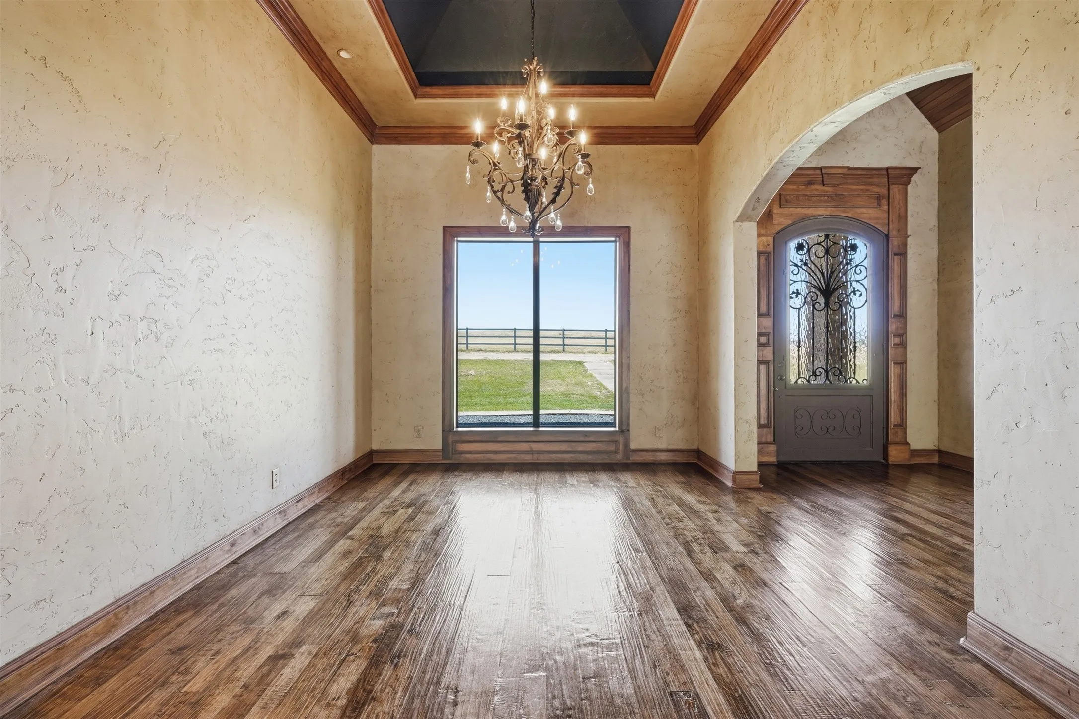 Single Family Residence For Sale in Tarrant County , 6808 Nine Mile Bridge Road, Fort Worth, Texas 76135, 3 Bedroom, 3 Bathroom, 4 Garage spaces, 4,900 Sqft, built in 2006, mls#21369570, Real Estate Agent in Fort Worth, Homes For Sale in Tarrant county, Homes For Sale in Fort Worth, Realtor in Fort Worth Texas, Real Estate Brokerage Independent Realty Texas, Luminita Cordes Realtor