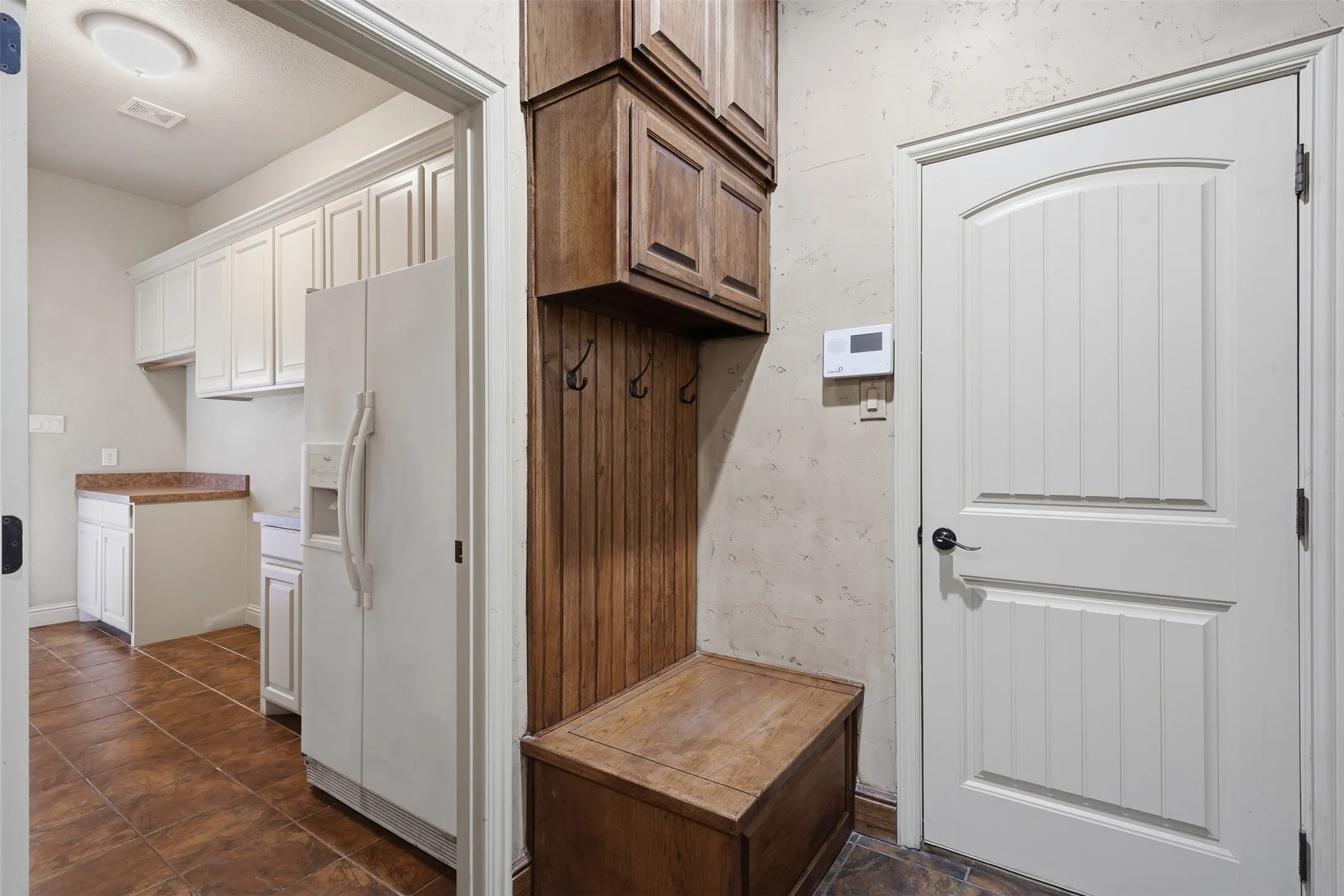 Single Family Residence For Sale in Tarrant County , 6808 Nine Mile Bridge Road, Fort Worth, Texas 76135, 3 Bedroom, 3 Bathroom, 4 Garage spaces, 4,900 Sqft, built in 2006, mls#21369570, Real Estate Agent in Fort Worth, Homes For Sale in Tarrant county, Homes For Sale in Fort Worth, Realtor in Fort Worth Texas, Real Estate Brokerage Independent Realty Texas, Luminita Cordes Realtor
