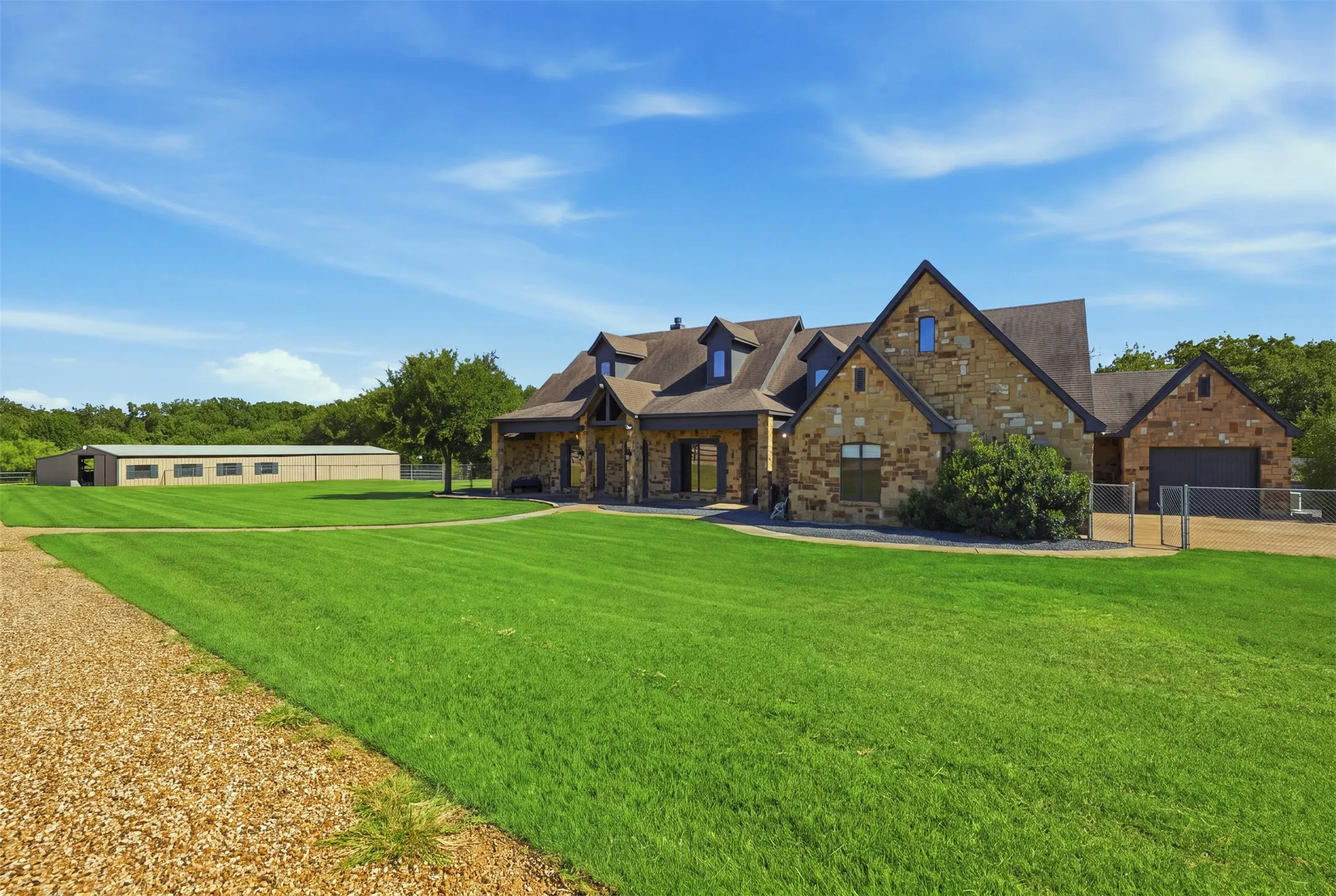 Single Family Residence For Sale in Tarrant County , 6808 Nine Mile Bridge Road, Fort Worth, Texas 76135, 3 Bedroom, 3 Bathroom, 4 Garage spaces, 4,900 Sqft, built in 2006, mls#21369570, Real Estate Agent in Fort Worth, Homes For Sale in Tarrant county, Homes For Sale in Fort Worth, Realtor in Fort Worth Texas, Real Estate Brokerage Independent Realty Texas, Luminita Cordes Realtor