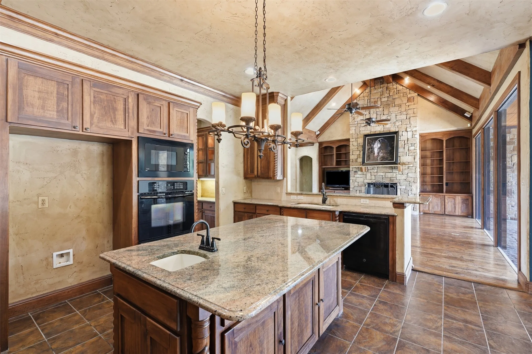 Single Family Residence For Sale in Tarrant County , 6808 Nine Mile Bridge Road, Fort Worth, Texas 76135, 3 Bedroom, 3 Bathroom, 4 Garage spaces, 4,900 Sqft, built in 2006, mls#21369570, Real Estate Agent in Fort Worth, Homes For Sale in Tarrant county, Homes For Sale in Fort Worth, Realtor in Fort Worth Texas, Real Estate Brokerage Independent Realty Texas, Luminita Cordes Realtor