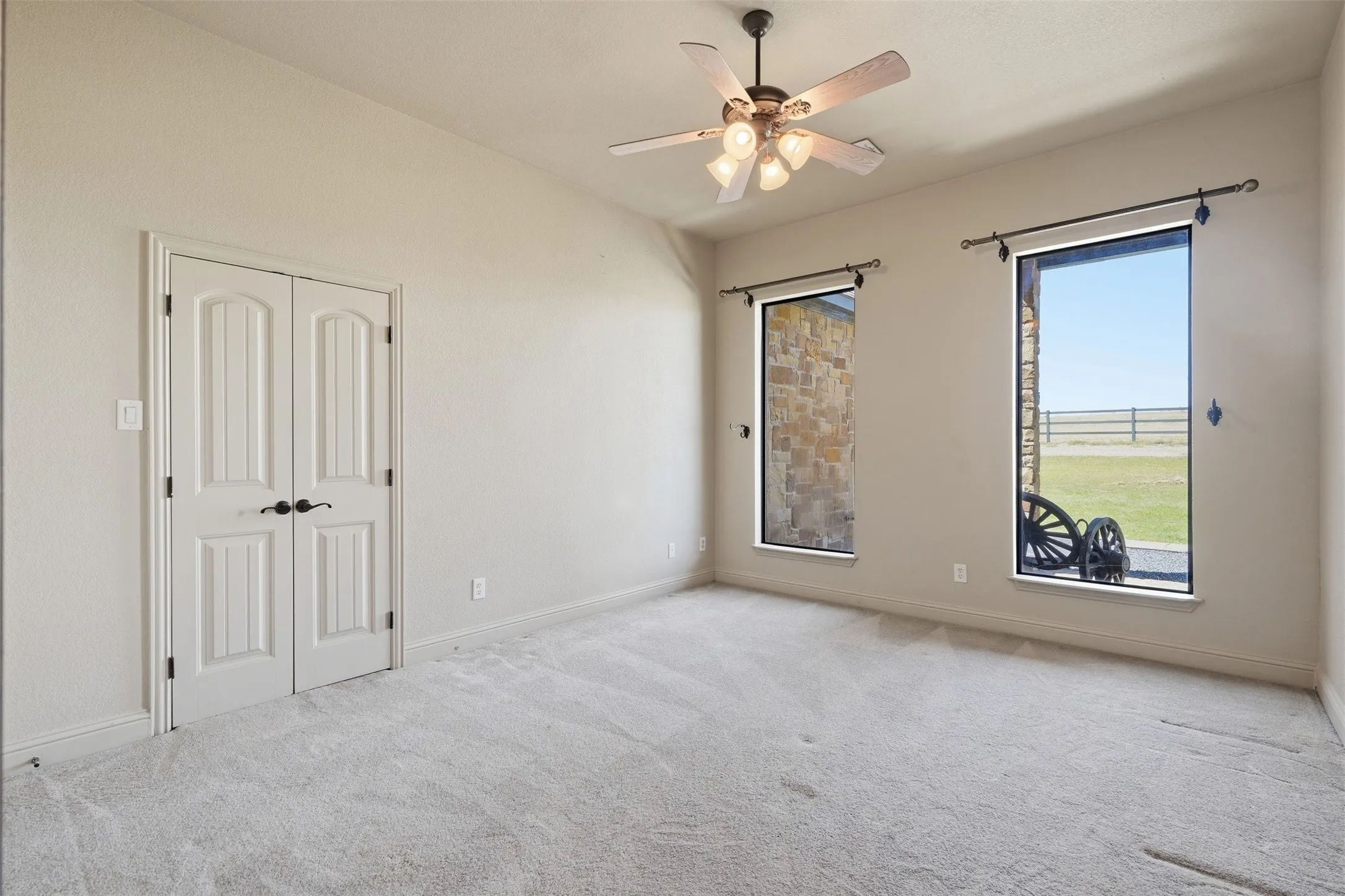 Single Family Residence For Sale in Tarrant County , 6808 Nine Mile Bridge Road, Fort Worth, Texas 76135, 3 Bedroom, 3 Bathroom, 4 Garage spaces, 4,900 Sqft, built in 2006, mls#21369570, Real Estate Agent in Fort Worth, Homes For Sale in Tarrant county, Homes For Sale in Fort Worth, Realtor in Fort Worth Texas, Real Estate Brokerage Independent Realty Texas, Luminita Cordes Realtor