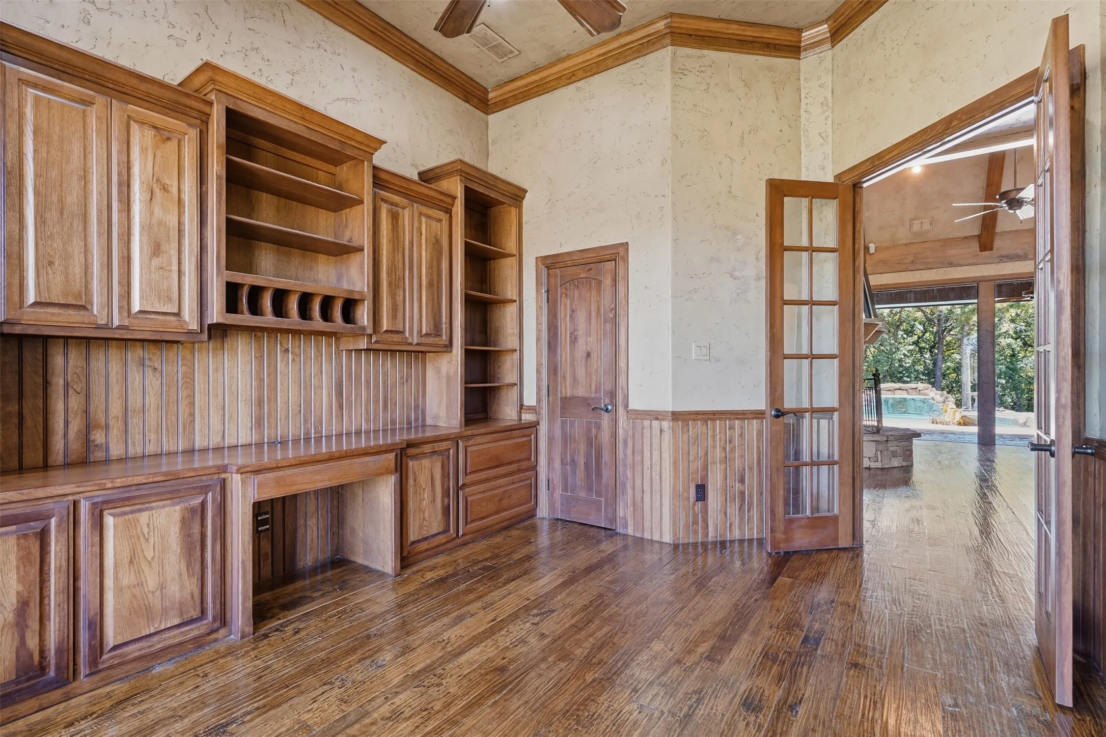 Single Family Residence For Sale in Tarrant County , 6808 Nine Mile Bridge Road, Fort Worth, Texas 76135, 3 Bedroom, 3 Bathroom, 4 Garage spaces, 4,900 Sqft, built in 2006, mls#21369570, Real Estate Agent in Fort Worth, Homes For Sale in Tarrant county, Homes For Sale in Fort Worth, Realtor in Fort Worth Texas, Real Estate Brokerage Independent Realty Texas, Luminita Cordes Realtor