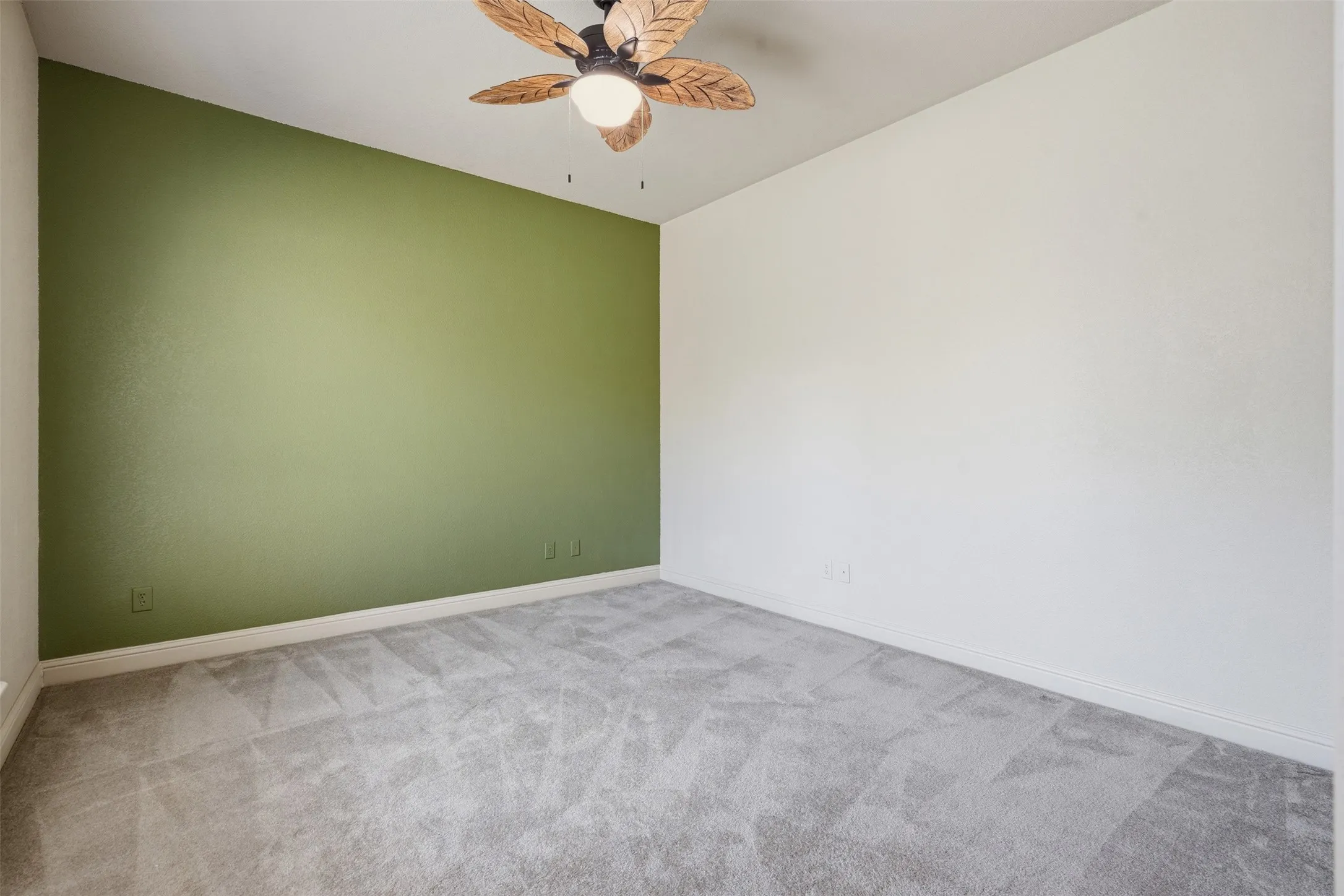 Single Family Residence For Sale in Tarrant County , 6808 Nine Mile Bridge Road, Fort Worth, Texas 76135, 3 Bedroom, 3 Bathroom, 4 Garage spaces, 4,900 Sqft, built in 2006, mls#21369570, Real Estate Agent in Fort Worth, Homes For Sale in Tarrant county, Homes For Sale in Fort Worth, Realtor in Fort Worth Texas, Real Estate Brokerage Independent Realty Texas, Luminita Cordes Realtor