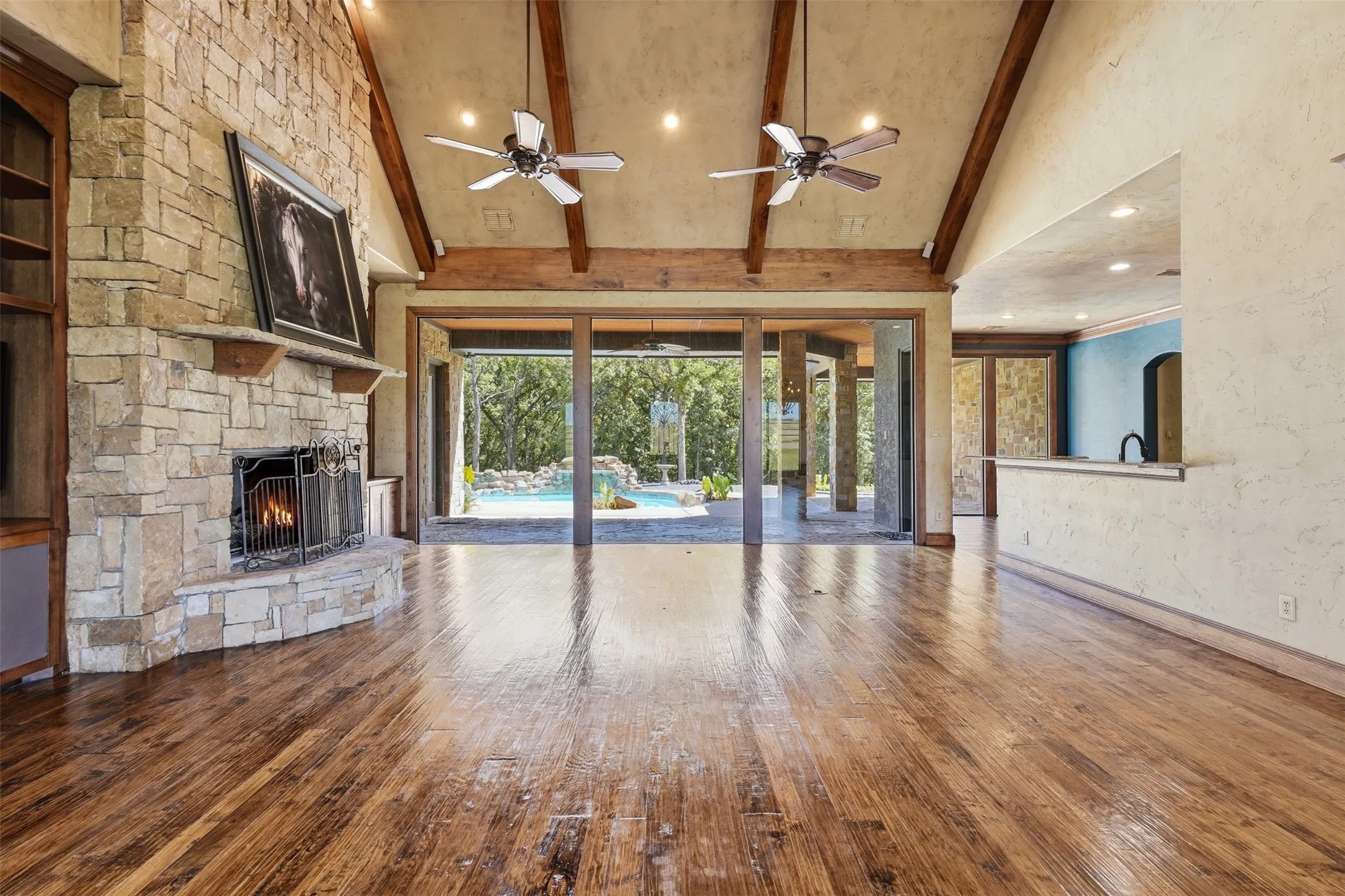 Single Family Residence For Sale in Tarrant County , 6808 Nine Mile Bridge Road, Fort Worth, Texas 76135, 3 Bedroom, 3 Bathroom, 4 Garage spaces, 4,900 Sqft, built in 2006, mls#21369570, Real Estate Agent in Fort Worth, Homes For Sale in Tarrant county, Homes For Sale in Fort Worth, Realtor in Fort Worth Texas, Real Estate Brokerage Independent Realty Texas, Luminita Cordes Realtor