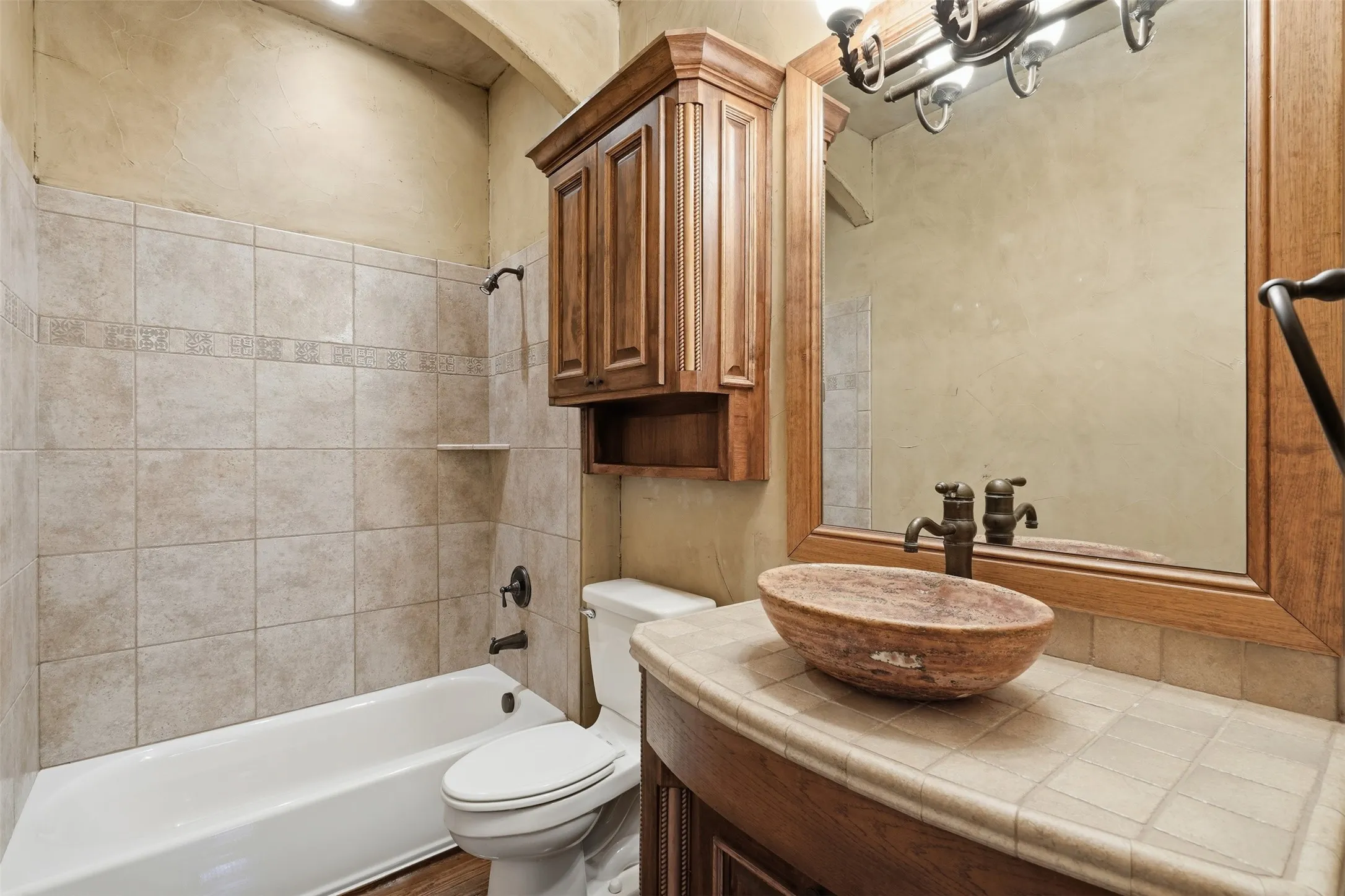 Single Family Residence For Sale in Tarrant County , 6808 Nine Mile Bridge Road, Fort Worth, Texas 76135, 3 Bedroom, 3 Bathroom, 4 Garage spaces, 4,900 Sqft, built in 2006, mls#21369570, Real Estate Agent in Fort Worth, Homes For Sale in Tarrant county, Homes For Sale in Fort Worth, Realtor in Fort Worth Texas, Real Estate Brokerage Independent Realty Texas, Luminita Cordes Realtor