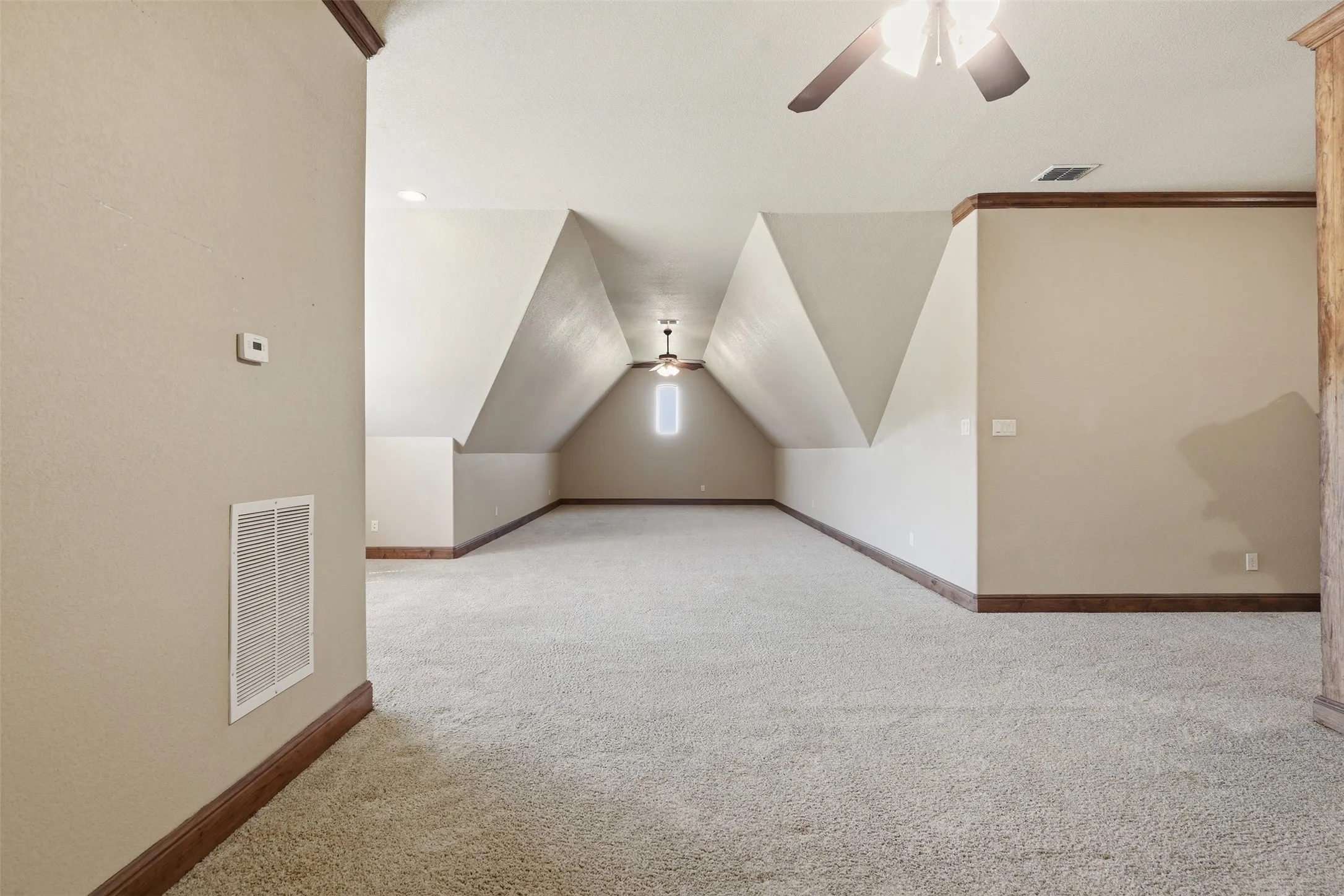 Single Family Residence For Sale in Tarrant County , 6808 Nine Mile Bridge Road, Fort Worth, Texas 76135, 3 Bedroom, 3 Bathroom, 4 Garage spaces, 4,900 Sqft, built in 2006, mls#21369570, Real Estate Agent in Fort Worth, Homes For Sale in Tarrant county, Homes For Sale in Fort Worth, Realtor in Fort Worth Texas, Real Estate Brokerage Independent Realty Texas, Luminita Cordes Realtor