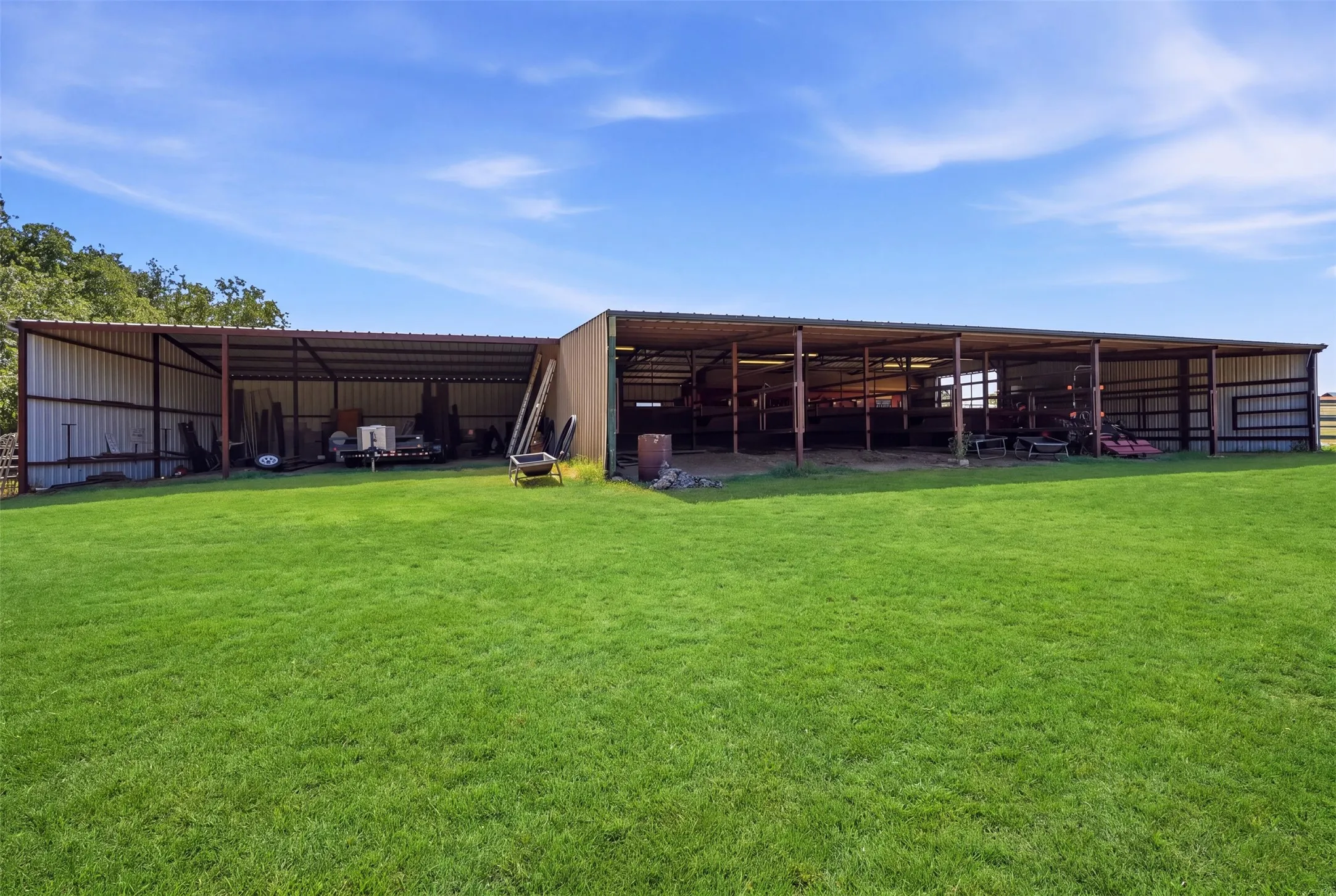 Single Family Residence For Sale in Tarrant County , 6808 Nine Mile Bridge Road, Fort Worth, Texas 76135, 3 Bedroom, 3 Bathroom, 4 Garage spaces, 4,900 Sqft, built in 2006, mls#21369570, Real Estate Agent in Fort Worth, Homes For Sale in Tarrant county, Homes For Sale in Fort Worth, Realtor in Fort Worth Texas, Real Estate Brokerage Independent Realty Texas, Luminita Cordes Realtor