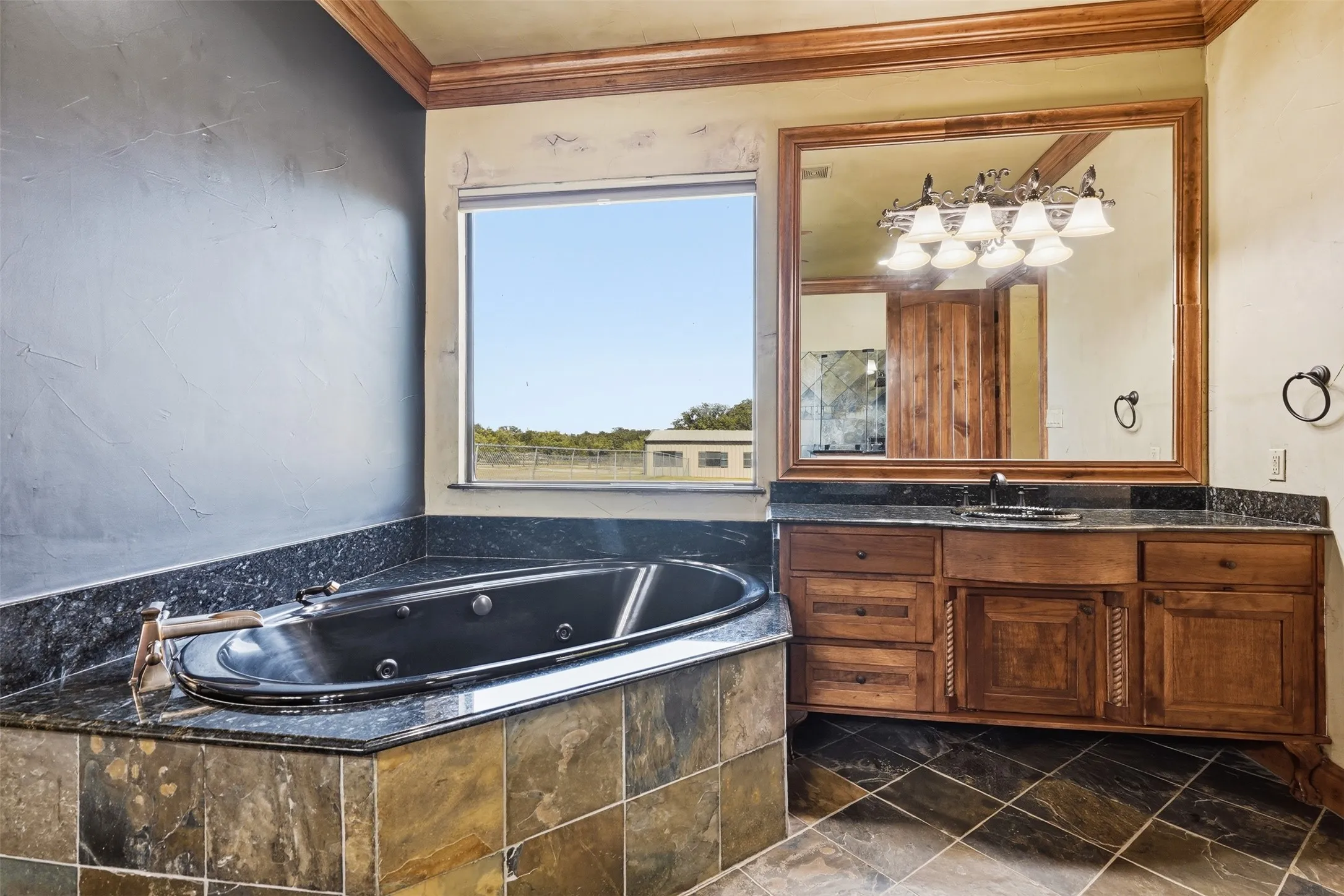 Single Family Residence For Sale in Tarrant County , 6808 Nine Mile Bridge Road, Fort Worth, Texas 76135, 3 Bedroom, 3 Bathroom, 4 Garage spaces, 4,900 Sqft, built in 2006, mls#21369570, Real Estate Agent in Fort Worth, Homes For Sale in Tarrant county, Homes For Sale in Fort Worth, Realtor in Fort Worth Texas, Real Estate Brokerage Independent Realty Texas, Luminita Cordes Realtor