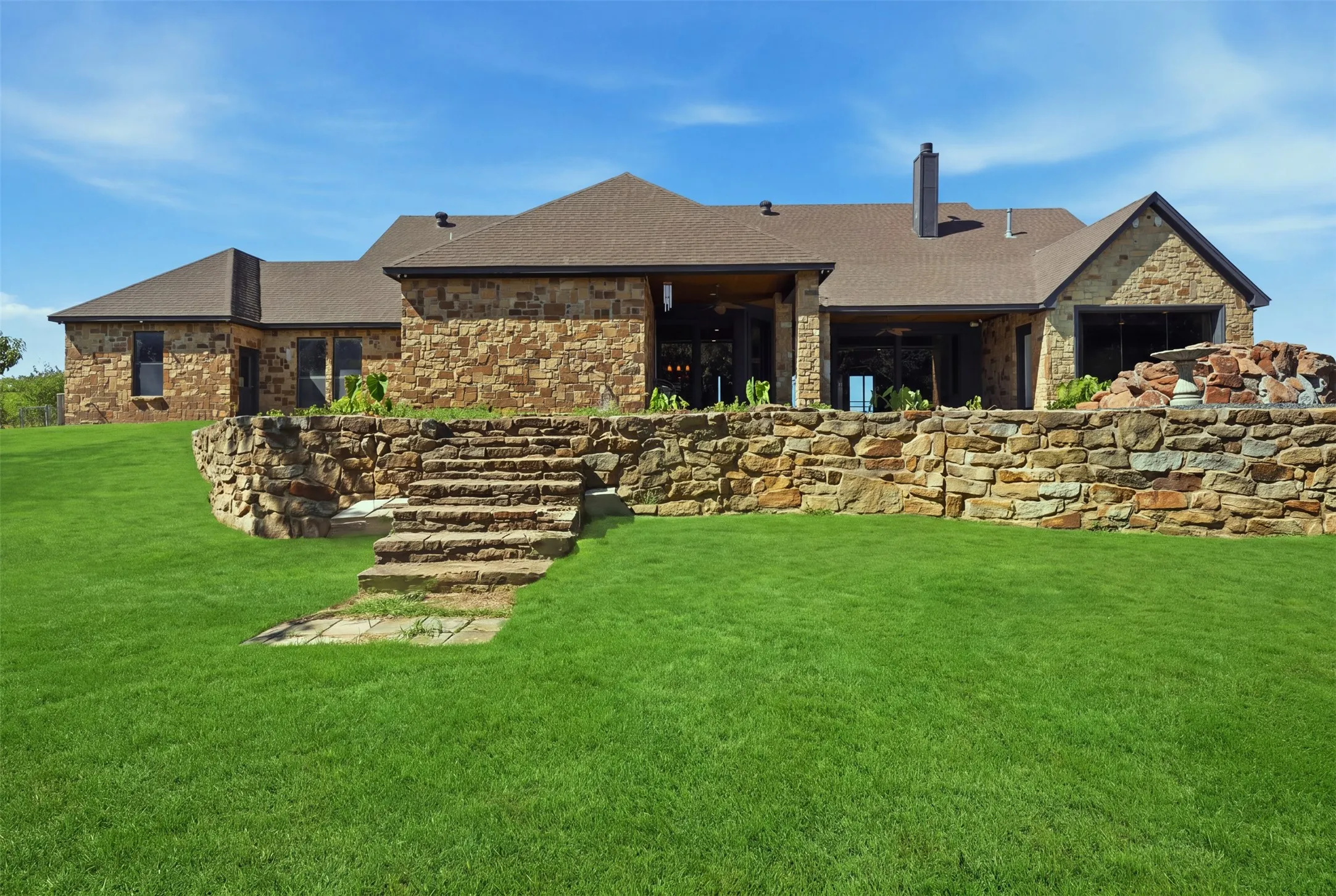 Single Family Residence For Sale in Tarrant County , 6808 Nine Mile Bridge Road, Fort Worth, Texas 76135, 3 Bedroom, 3 Bathroom, 4 Garage spaces, 4,900 Sqft, built in 2006, mls#21369570, Real Estate Agent in Fort Worth, Homes For Sale in Tarrant county, Homes For Sale in Fort Worth, Realtor in Fort Worth Texas, Real Estate Brokerage Independent Realty Texas, Luminita Cordes Realtor