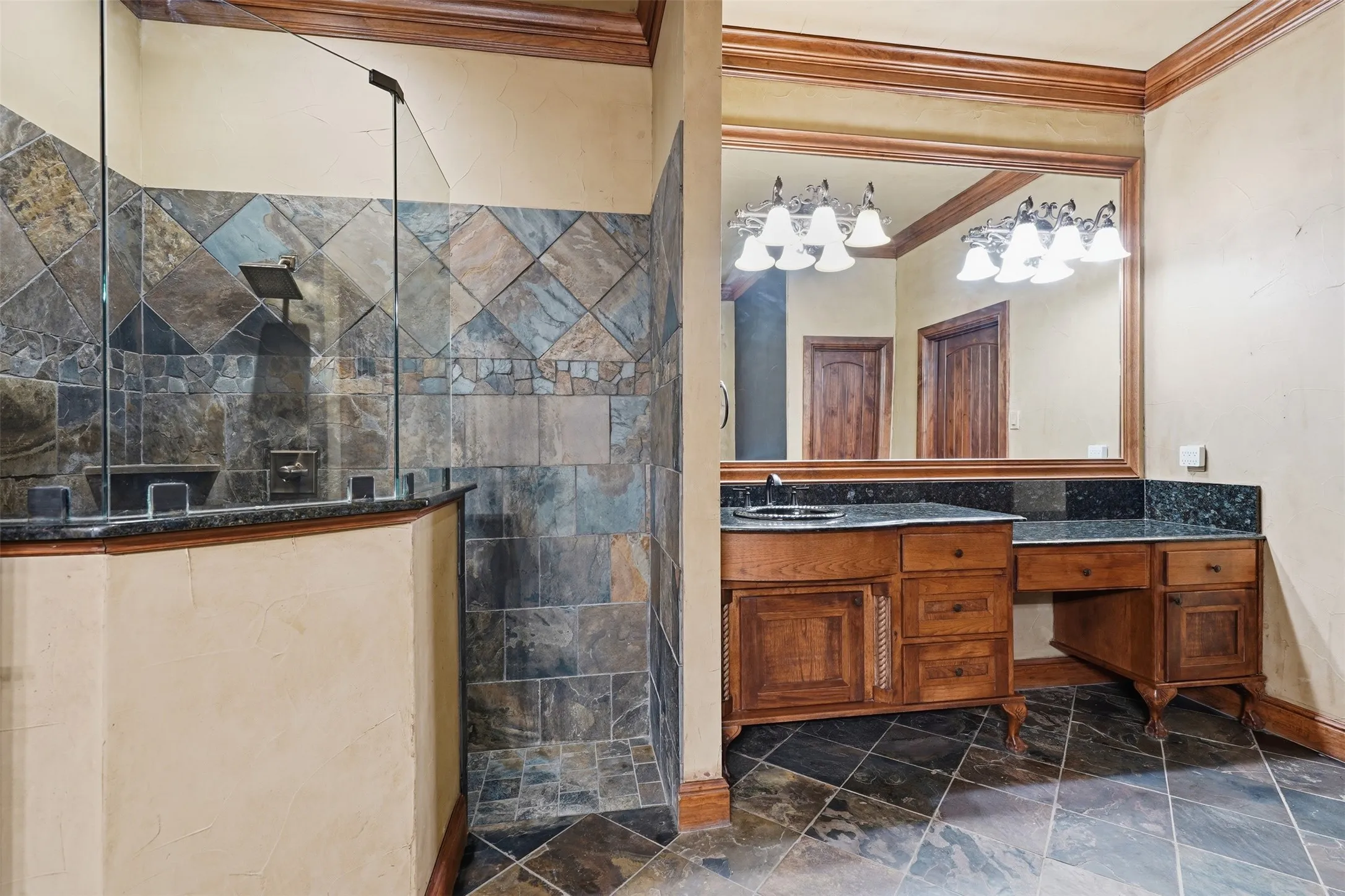 Single Family Residence For Sale in Tarrant County , 6808 Nine Mile Bridge Road, Fort Worth, Texas 76135, 3 Bedroom, 3 Bathroom, 4 Garage spaces, 4,900 Sqft, built in 2006, mls#21369570, Real Estate Agent in Fort Worth, Homes For Sale in Tarrant county, Homes For Sale in Fort Worth, Realtor in Fort Worth Texas, Real Estate Brokerage Independent Realty Texas, Luminita Cordes Realtor