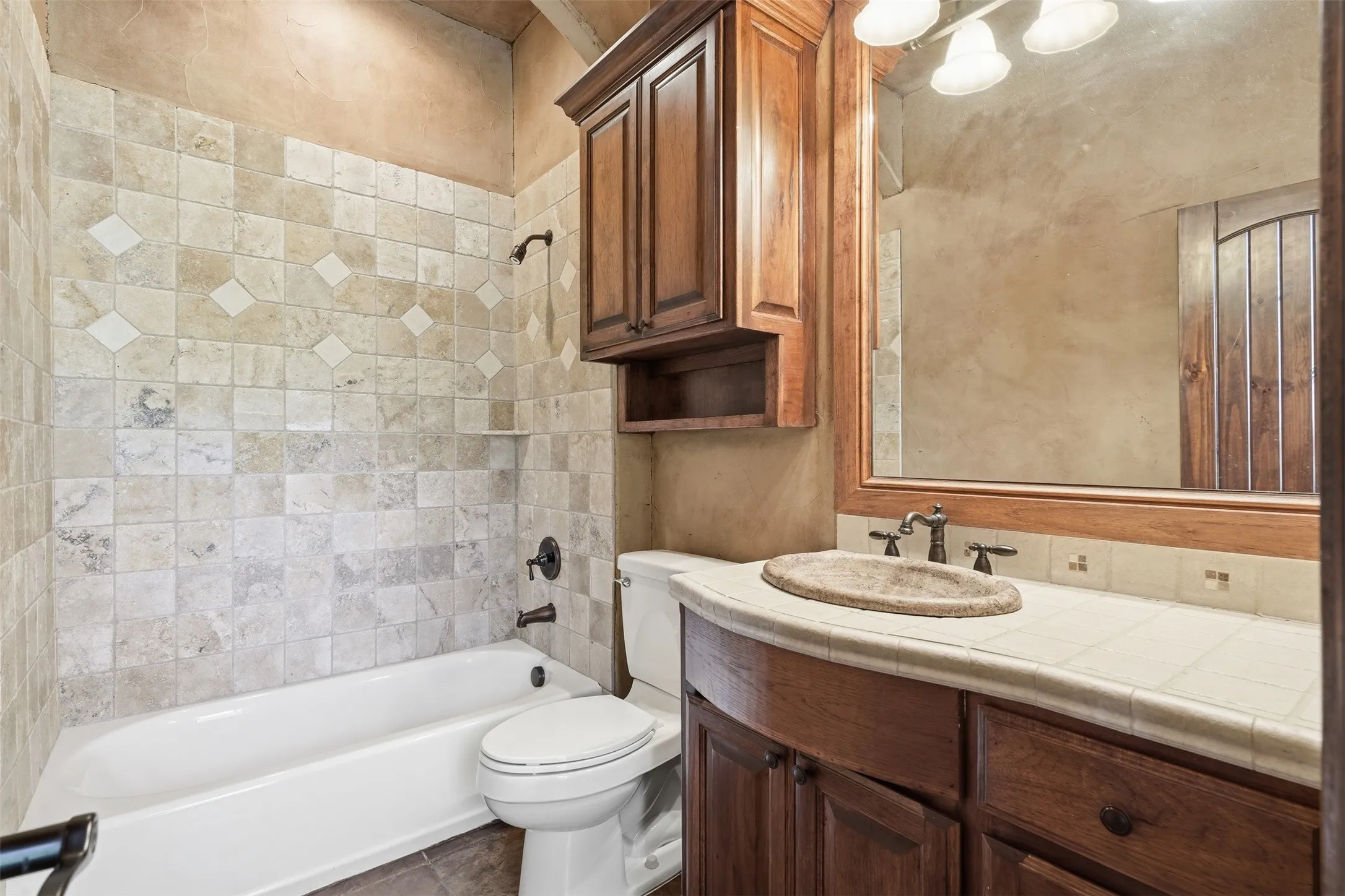 Single Family Residence For Sale in Tarrant County , 6808 Nine Mile Bridge Road, Fort Worth, Texas 76135, 3 Bedroom, 3 Bathroom, 4 Garage spaces, 4,900 Sqft, built in 2006, mls#21369570, Real Estate Agent in Fort Worth, Homes For Sale in Tarrant county, Homes For Sale in Fort Worth, Realtor in Fort Worth Texas, Real Estate Brokerage Independent Realty Texas, Luminita Cordes Realtor