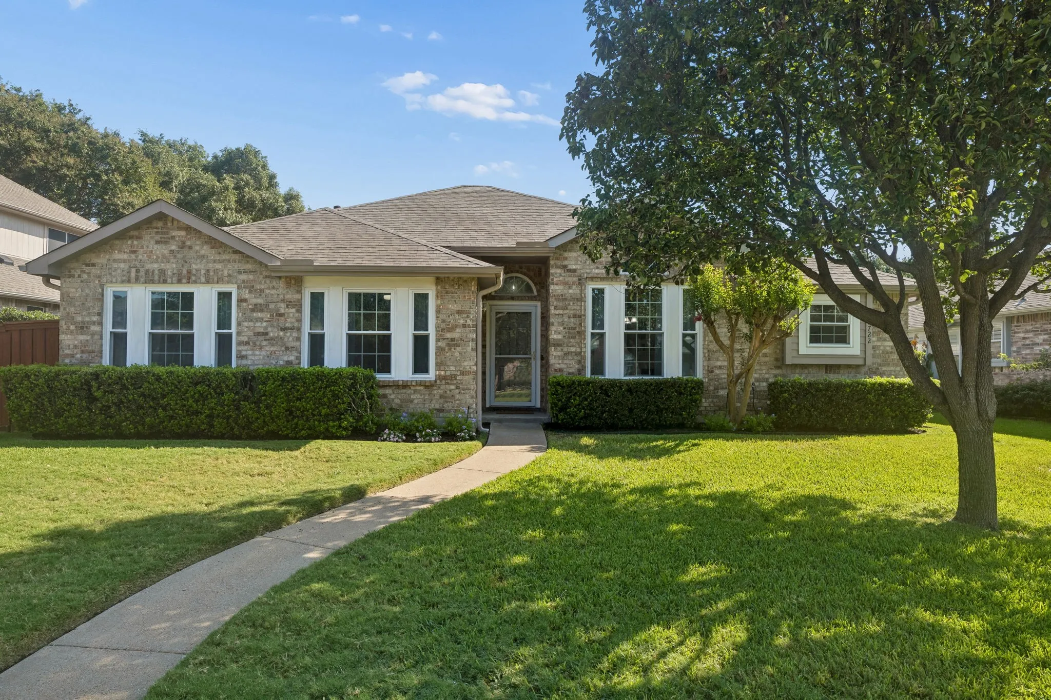 Single Family Residence For Sale in Dallas County , 2722 Covington Drive, Garland, Texas 75040, 3 Bedroom, 2 Bathroom, 2 Garage spaces, 1,694 Sqft, built in 1989, mls#21372063, Real Estate Agent in Garland, Homes For Sale in Dallas county, Homes For Sale in Garland, Realtor in Garland Texas, Real Estate Brokerage Independent Realty Texas, Luminita Cordes Realtor
