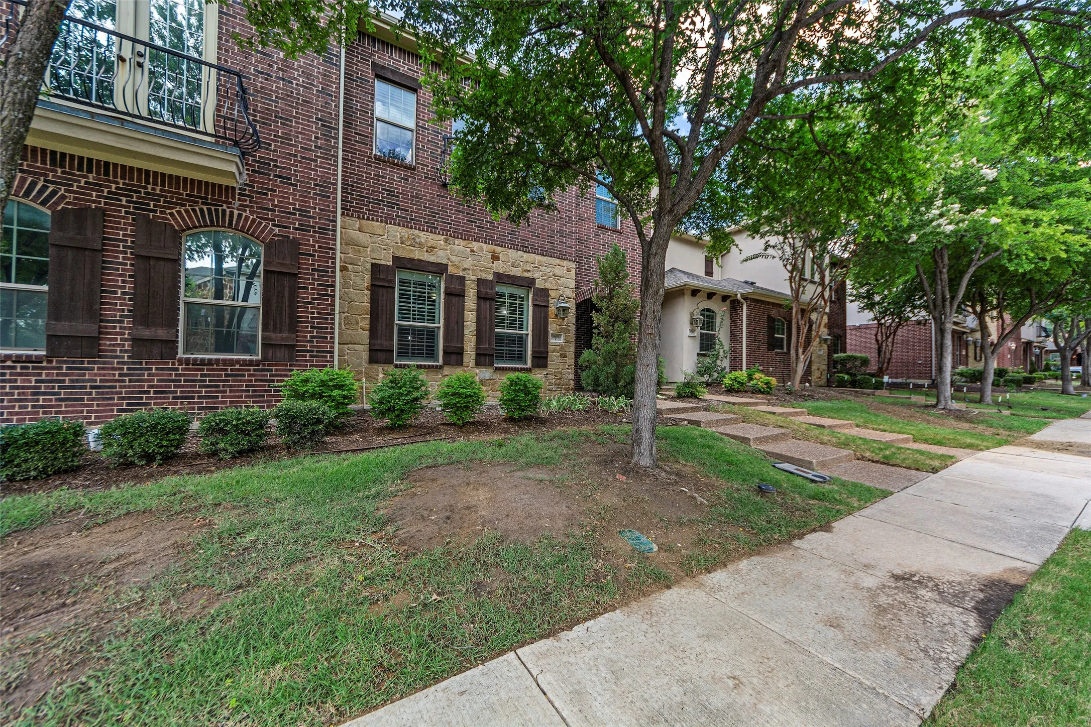 Townhouse For Rent in Dallas County , 8607 Calvin Road, Irving, Texas 75063, 3 Bedroom, 3 Bathroom, 2 Garage spaces, 2,271 Sqft, built in 2012, mls#21372705, Real Estate Agent in Irving, Homes For Rent in Dallas county, Homes For Rent in Irving, Realtor in Irving Texas, Real Estate Brokerage Independent Realty Texas, Luminita Cordes Realtor