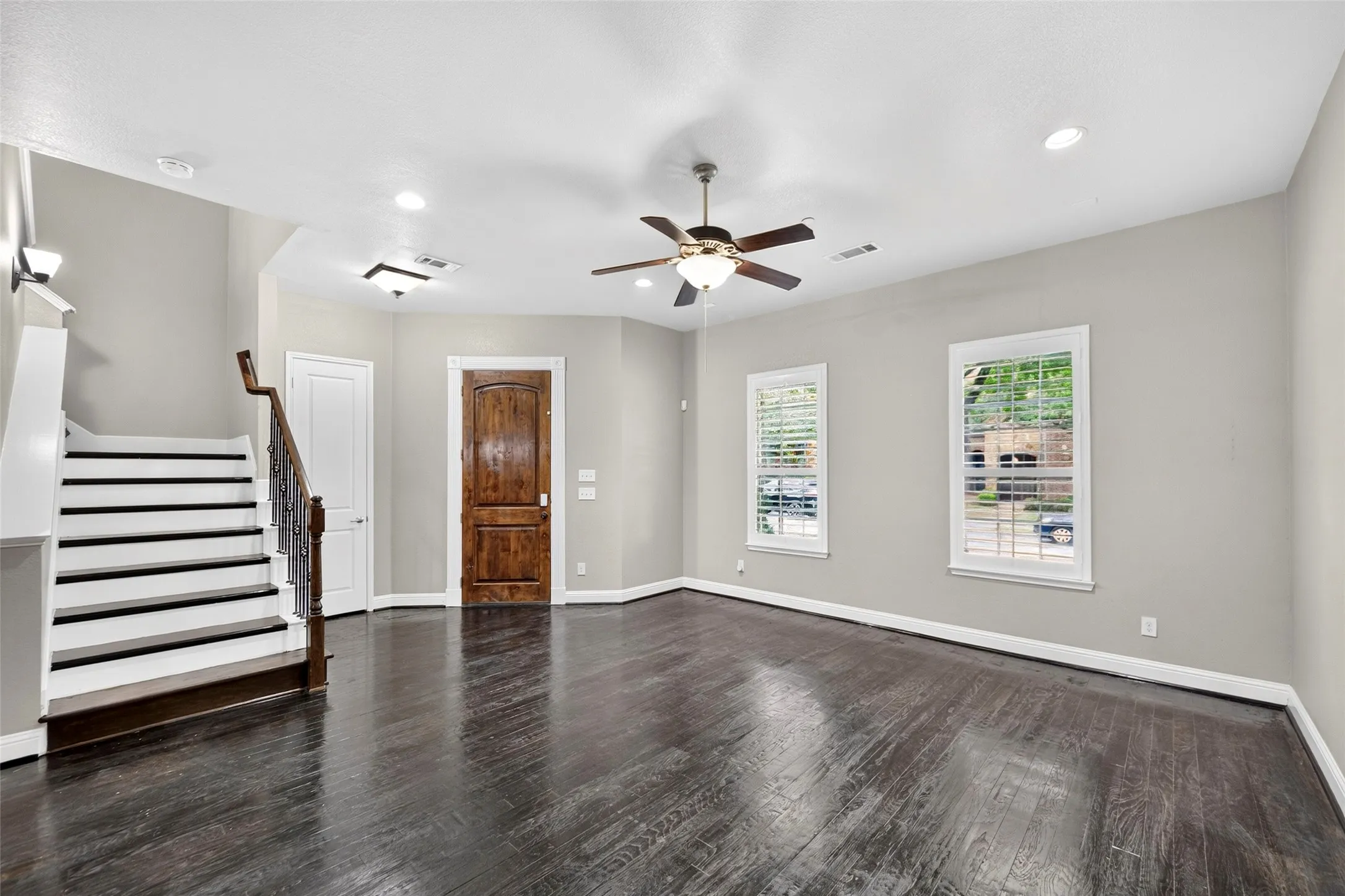 Townhouse For Rent in Dallas County , 8607 Calvin Road, Irving, Texas 75063, 3 Bedroom, 3 Bathroom, 2 Garage spaces, 2,271 Sqft, built in 2012, mls#21372705, Real Estate Agent in Irving, Homes For Rent in Dallas county, Homes For Rent in Irving, Realtor in Irving Texas, Real Estate Brokerage Independent Realty Texas, Luminita Cordes Realtor