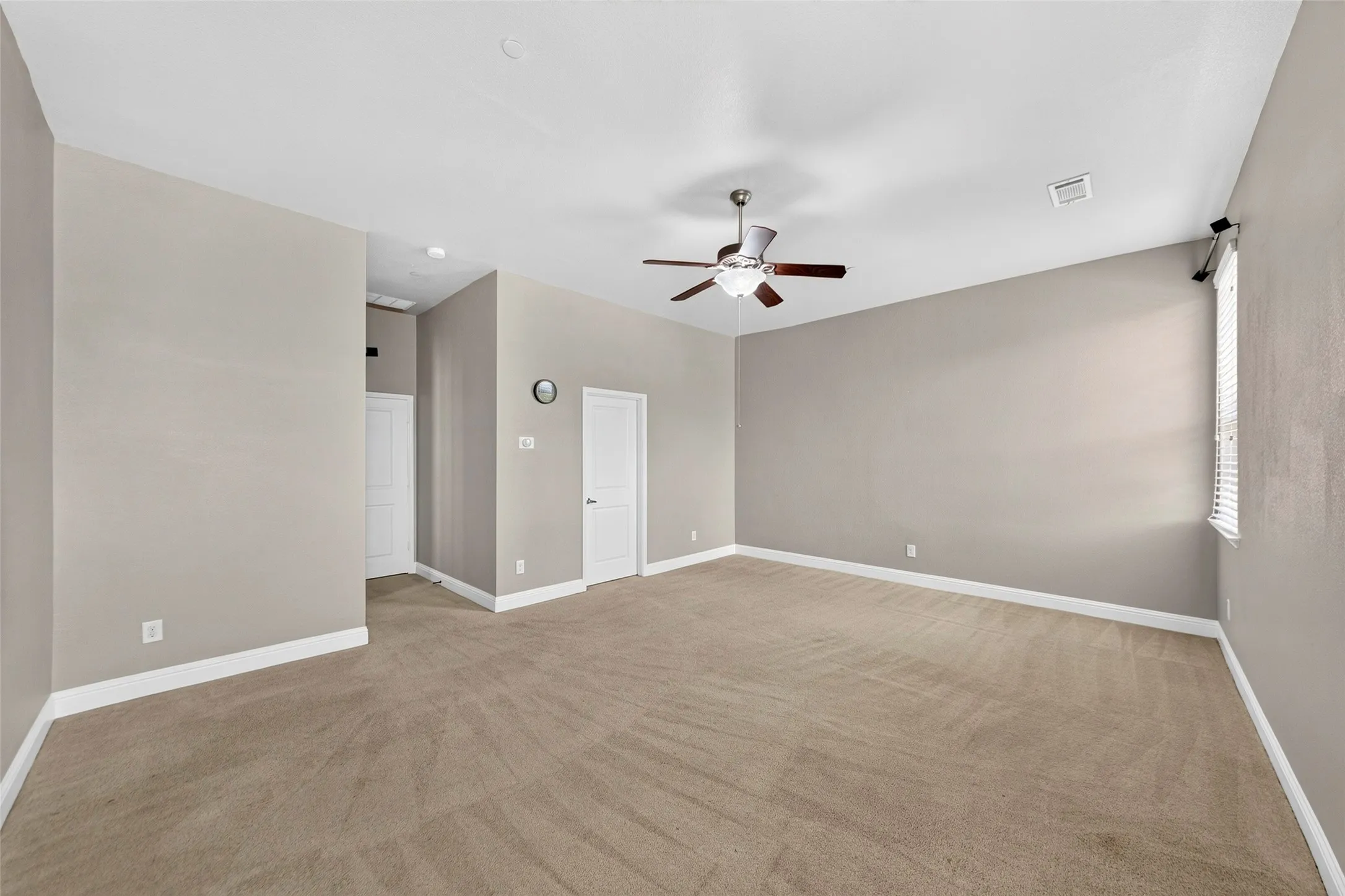 Townhouse For Rent in Dallas County , 8607 Calvin Road, Irving, Texas 75063, 3 Bedroom, 3 Bathroom, 2 Garage spaces, 2,271 Sqft, built in 2012, mls#21372705, Real Estate Agent in Irving, Homes For Rent in Dallas county, Homes For Rent in Irving, Realtor in Irving Texas, Real Estate Brokerage Independent Realty Texas, Luminita Cordes Realtor