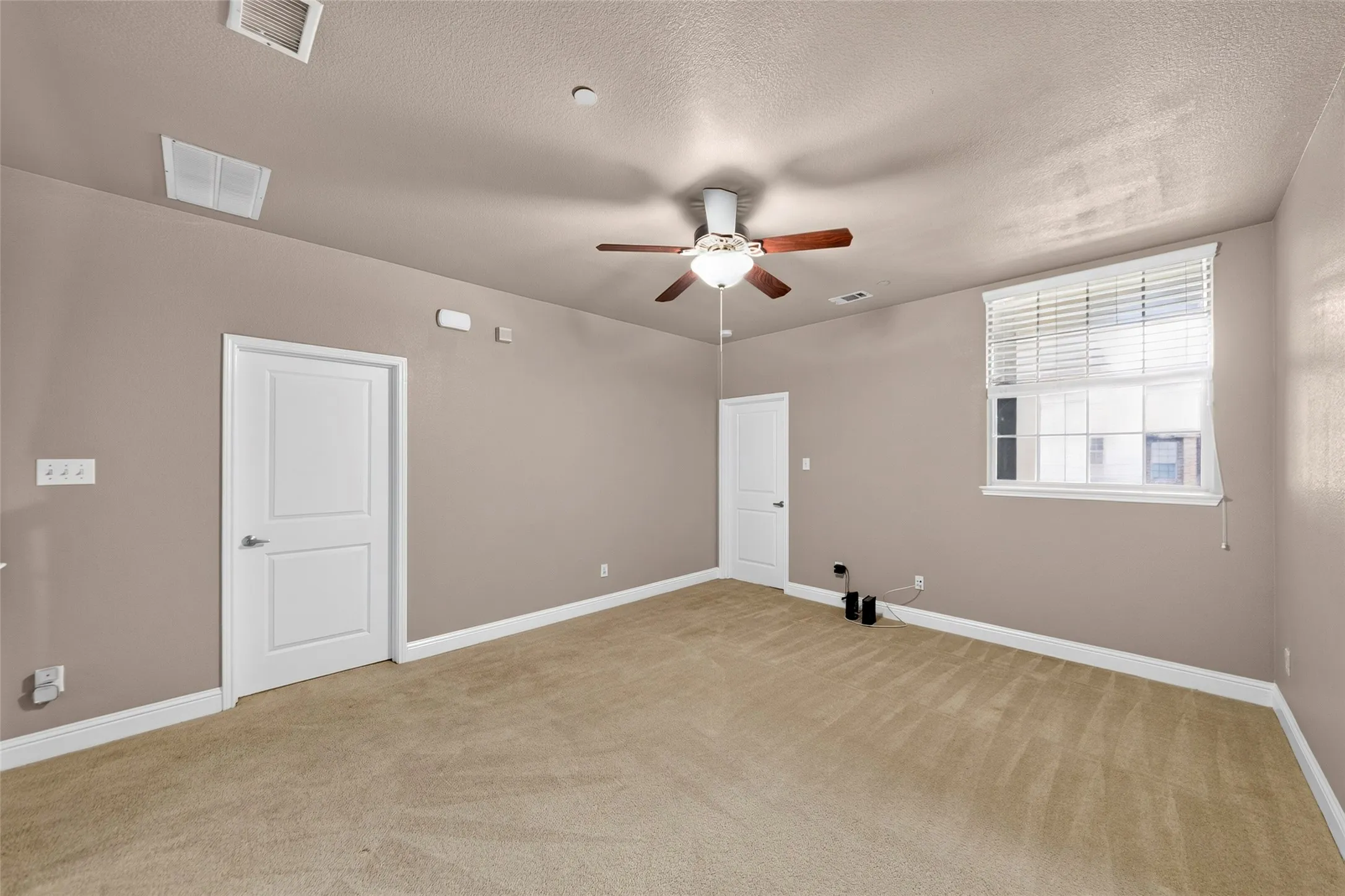 Townhouse For Rent in Dallas County , 8607 Calvin Road, Irving, Texas 75063, 3 Bedroom, 3 Bathroom, 2 Garage spaces, 2,271 Sqft, built in 2012, mls#21372705, Real Estate Agent in Irving, Homes For Rent in Dallas county, Homes For Rent in Irving, Realtor in Irving Texas, Real Estate Brokerage Independent Realty Texas, Luminita Cordes Realtor