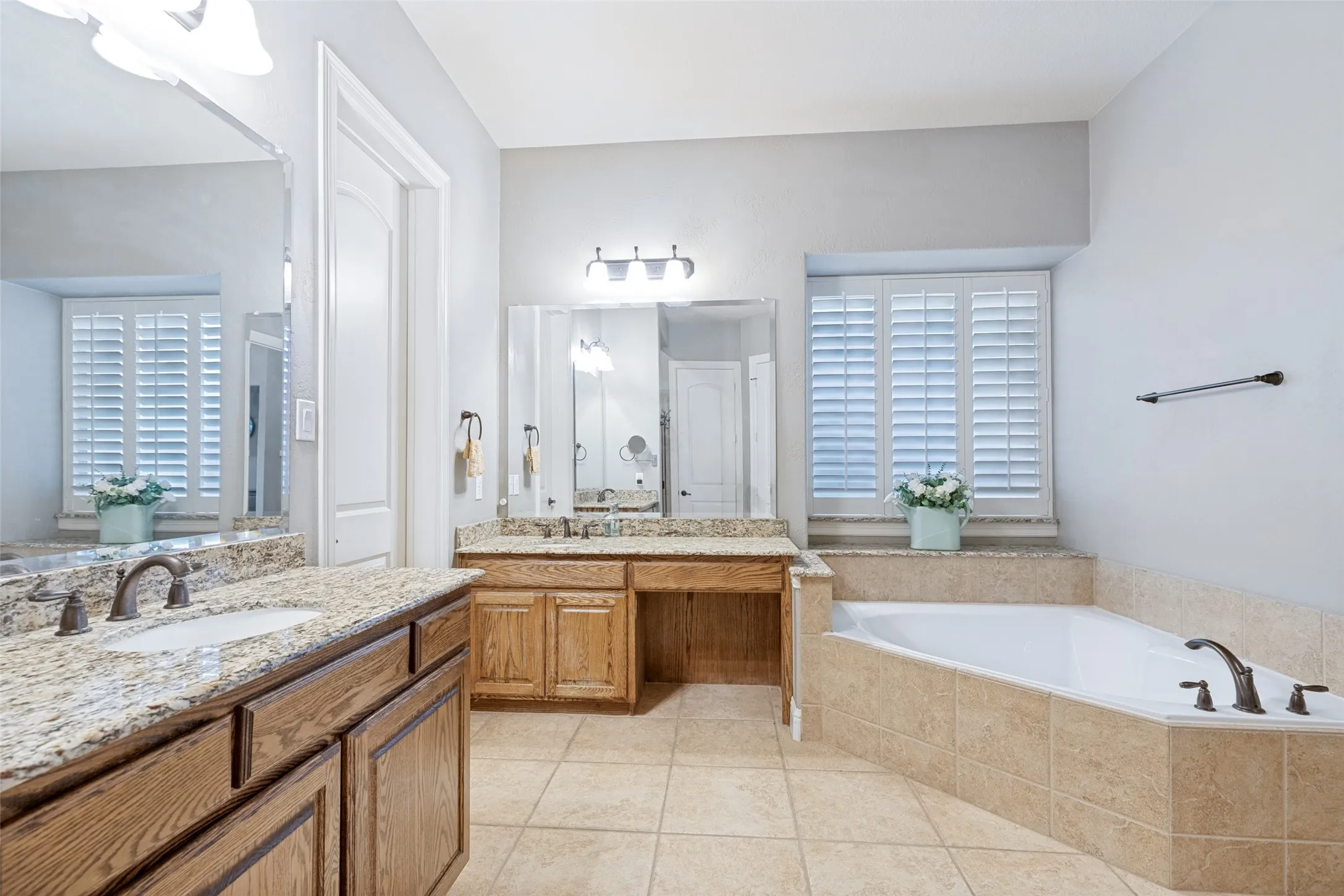 Dual vanity with integrated sinks and granite countertops