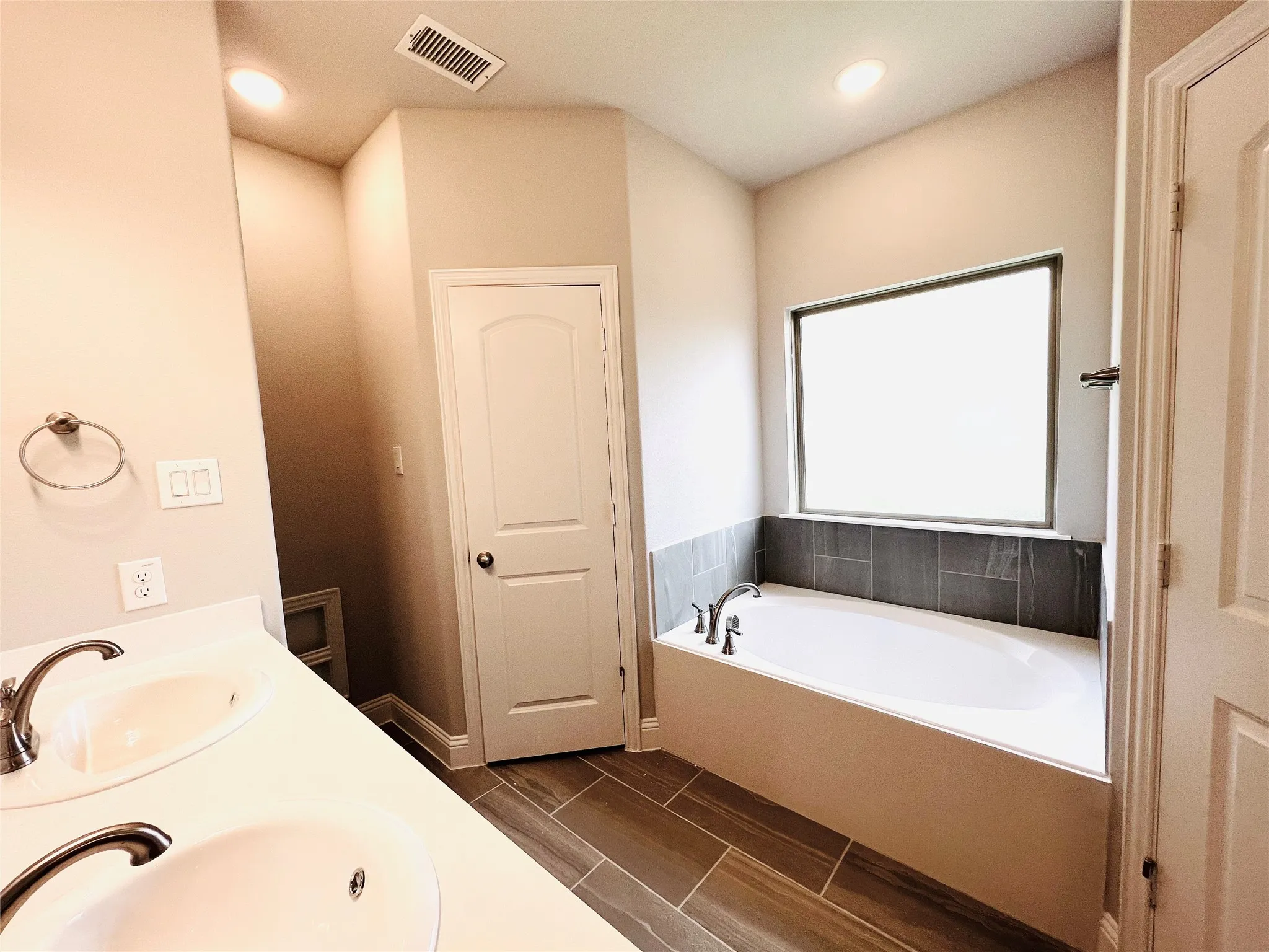 Single Family Residence For Rent in Collin County , 4003 Cottontail Drive, Melissa, Texas 75454, 3 Bedroom, 2 Bathroom, 2 Garage spaces, 1,682 Sqft, built in 2022, mls#21372712, Real Estate Agent in Melissa, Homes For Rent in Collin county, Homes For Rent in Melissa, Realtor in Melissa Texas, Real Estate Brokerage Independent Realty Texas, Luminita Cordes Realtor