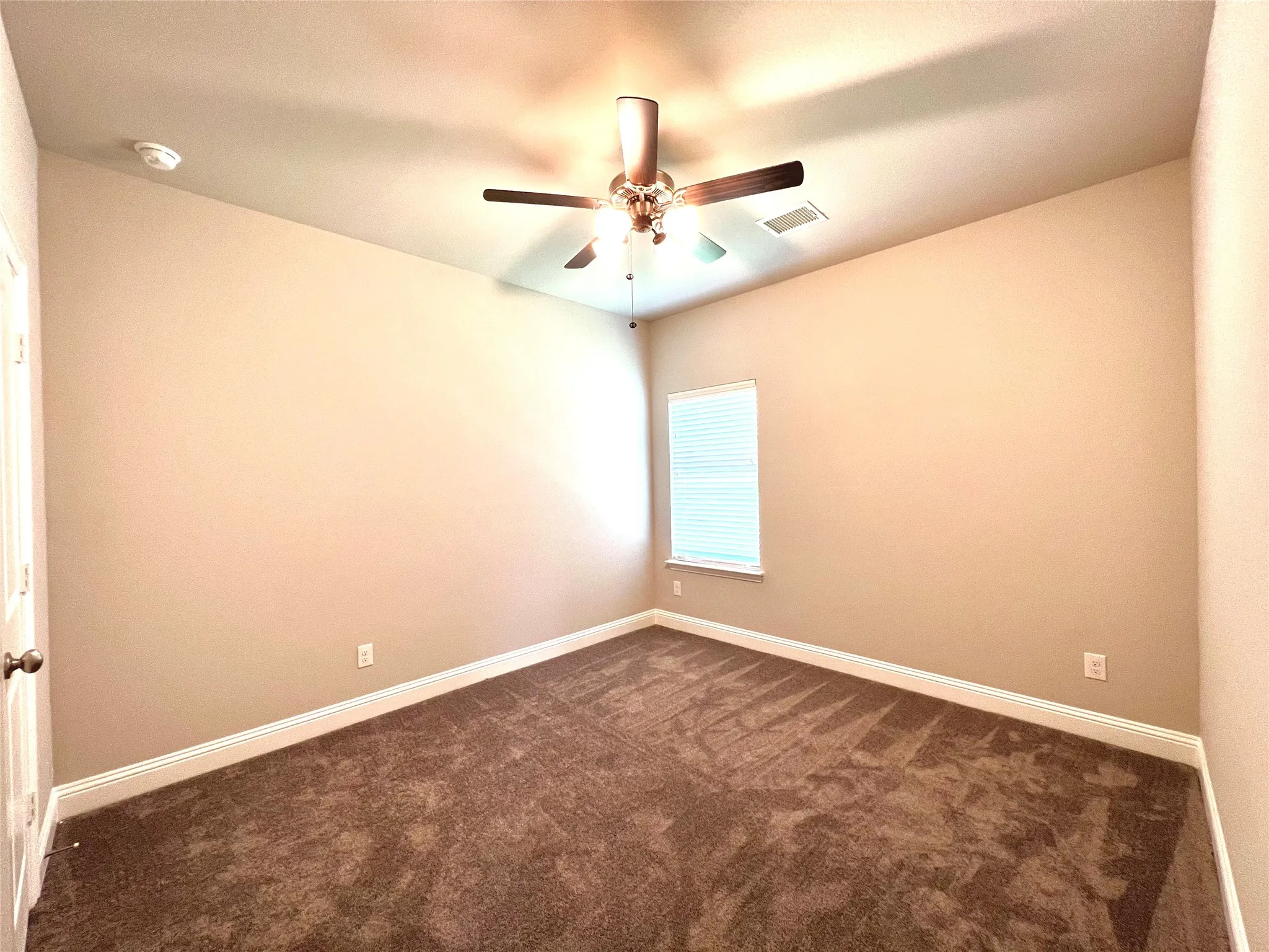 Single Family Residence For Rent in Collin County , 4003 Cottontail Drive, Melissa, Texas 75454, 3 Bedroom, 2 Bathroom, 2 Garage spaces, 1,682 Sqft, built in 2022, mls#21372712, Real Estate Agent in Melissa, Homes For Rent in Collin county, Homes For Rent in Melissa, Realtor in Melissa Texas, Real Estate Brokerage Independent Realty Texas, Luminita Cordes Realtor