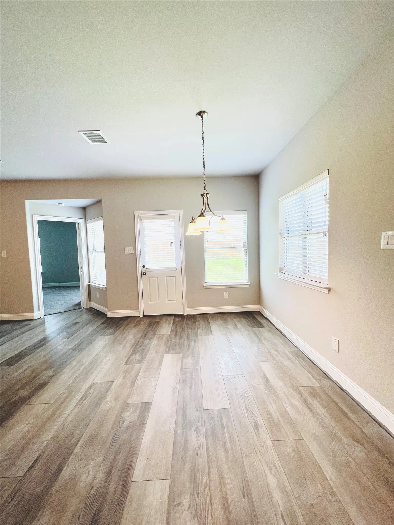 Single Family Residence For Rent in Collin County , 4003 Cottontail Drive, Melissa, Texas 75454, 3 Bedroom, 2 Bathroom, 2 Garage spaces, 1,682 Sqft, built in 2022, mls#21372712, Real Estate Agent in Melissa, Homes For Rent in Collin county, Homes For Rent in Melissa, Realtor in Melissa Texas, Real Estate Brokerage Independent Realty Texas, Luminita Cordes Realtor