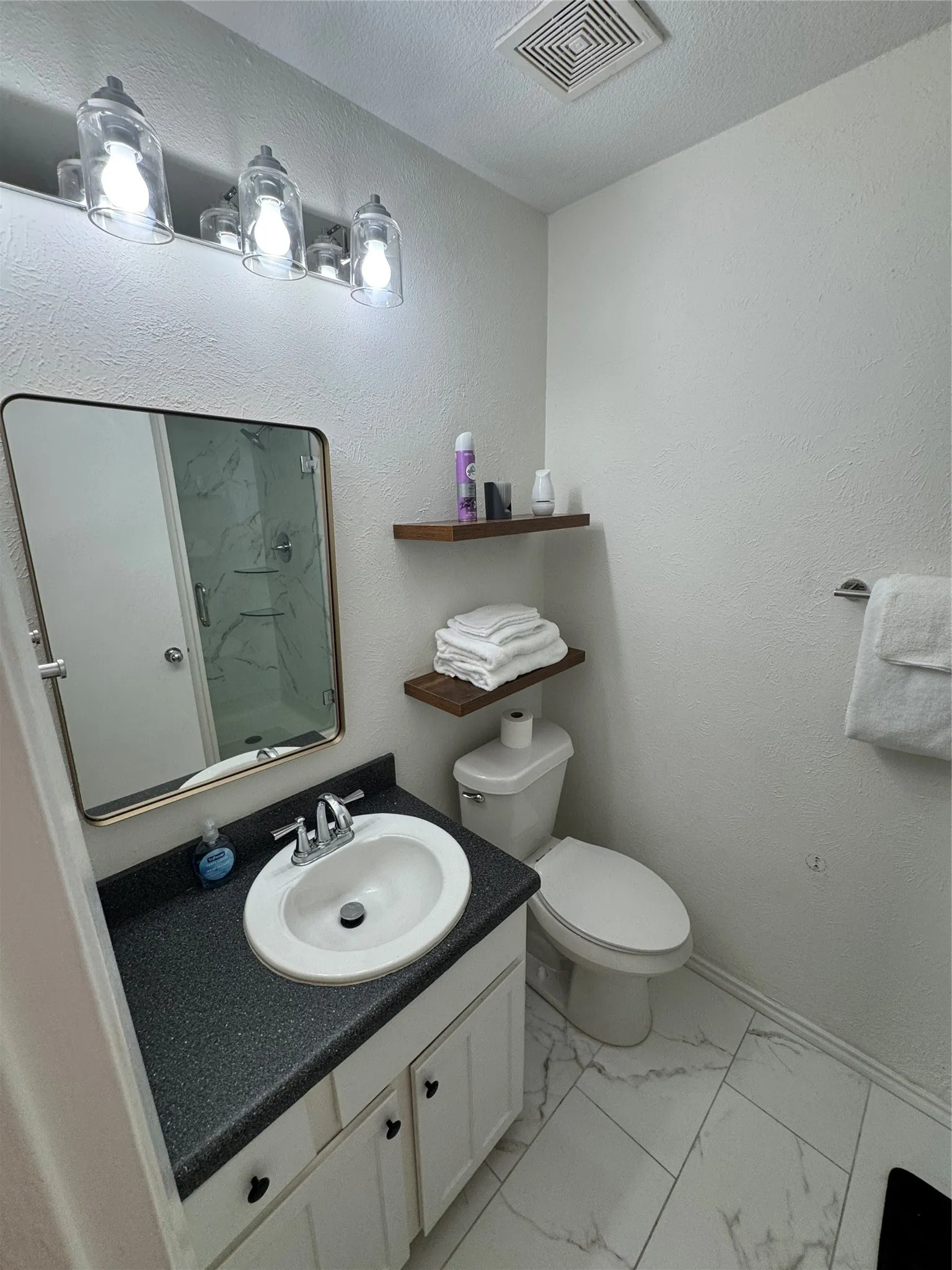 Single Family Residence For Rent in Tarrant County , 237 Volunteer Drive, Arlington, Texas 76014, 3 Bedroom, 2 Bathroom, 2 Garage spaces, 1,308 Sqft, built in 1977, mls#21372708, Real Estate Agent in Arlington, Homes For Rent in Tarrant county, Homes For Rent in Arlington, Realtor in Arlington Texas, Real Estate Brokerage Independent Realty Texas, Luminita Cordes Realtor
