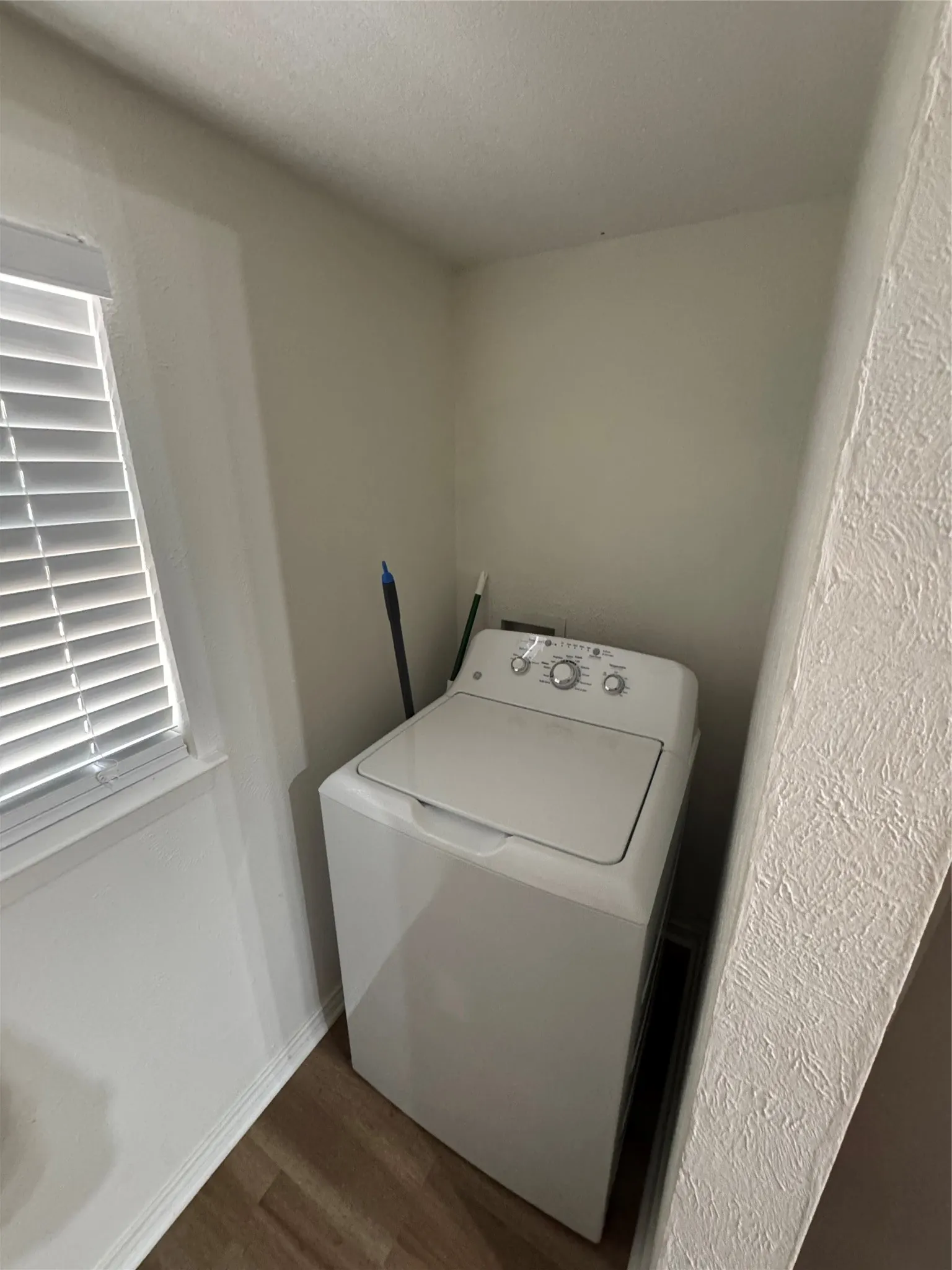 Single Family Residence For Rent in Tarrant County , 237 Volunteer Drive, Arlington, Texas 76014, 3 Bedroom, 2 Bathroom, 2 Garage spaces, 1,308 Sqft, built in 1977, mls#21372708, Real Estate Agent in Arlington, Homes For Rent in Tarrant county, Homes For Rent in Arlington, Realtor in Arlington Texas, Real Estate Brokerage Independent Realty Texas, Luminita Cordes Realtor