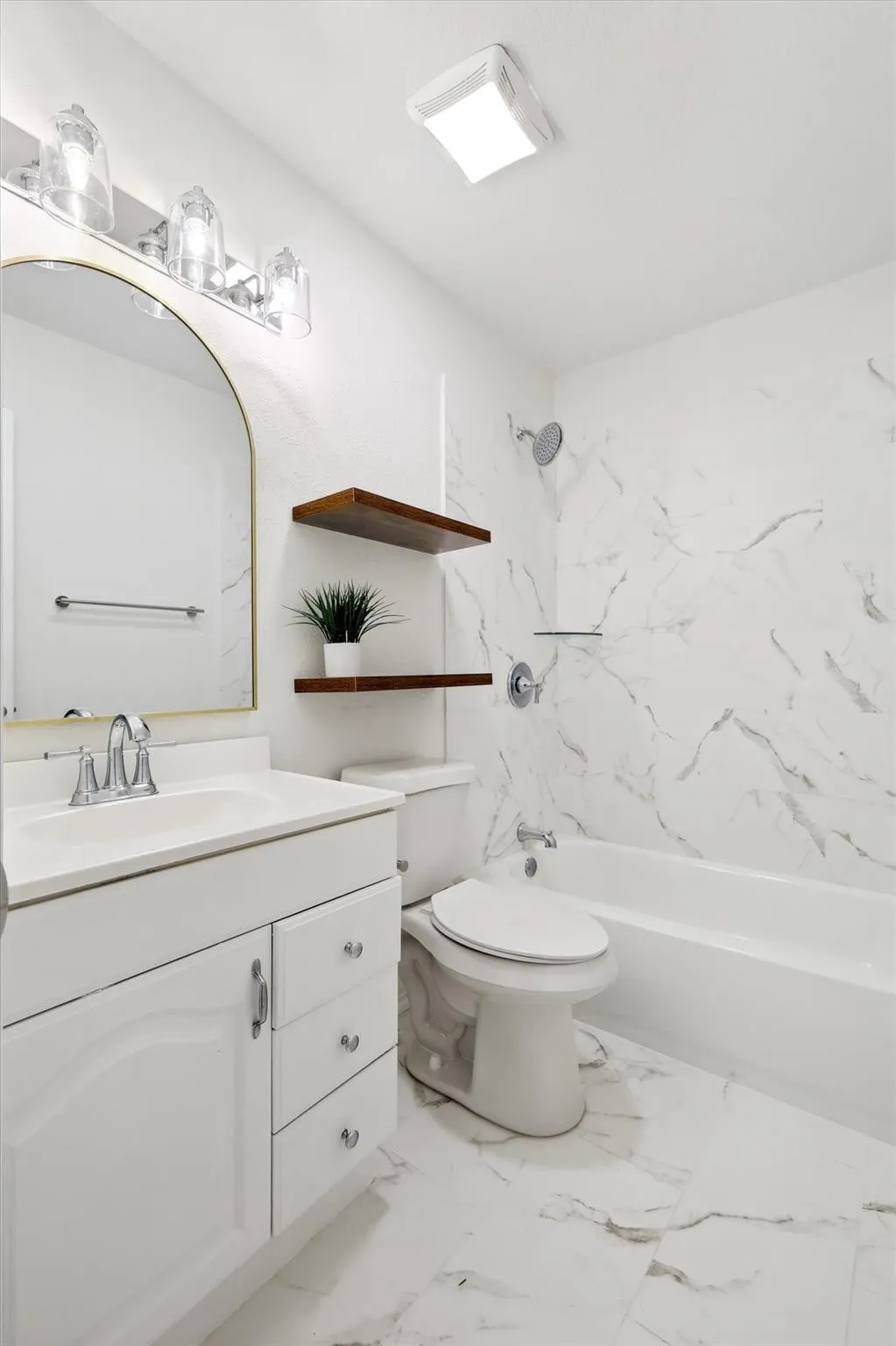 Single Family Residence For Rent in Tarrant County , 237 Volunteer Drive, Arlington, Texas 76014, 3 Bedroom, 2 Bathroom, 2 Garage spaces, 1,308 Sqft, built in 1977, mls#21372708, Real Estate Agent in Arlington, Homes For Rent in Tarrant county, Homes For Rent in Arlington, Realtor in Arlington Texas, Real Estate Brokerage Independent Realty Texas, Luminita Cordes Realtor