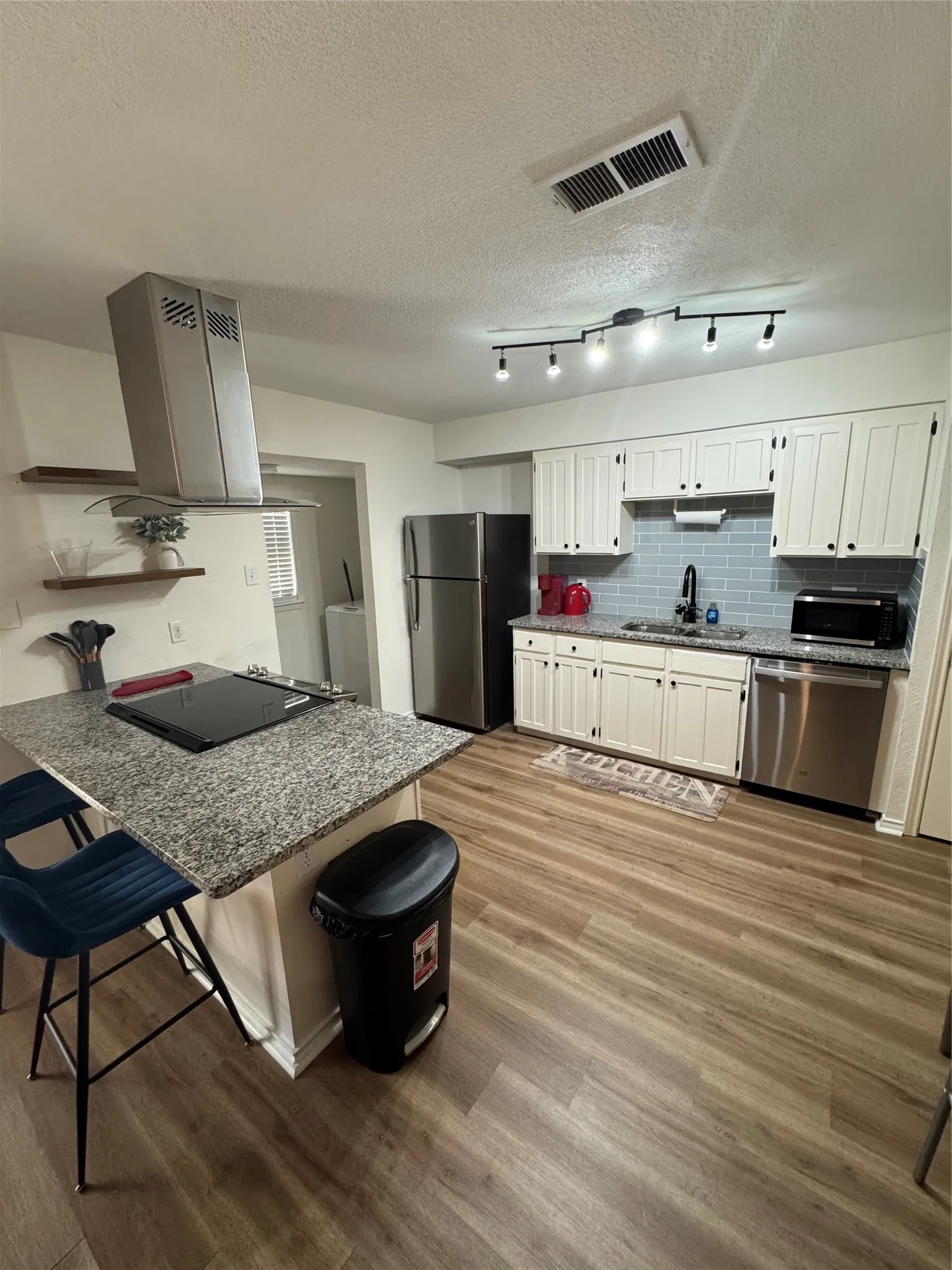 Single Family Residence For Rent in Tarrant County , 237 Volunteer Drive, Arlington, Texas 76014, 3 Bedroom, 2 Bathroom, 2 Garage spaces, 1,308 Sqft, built in 1977, mls#21372708, Real Estate Agent in Arlington, Homes For Rent in Tarrant county, Homes For Rent in Arlington, Realtor in Arlington Texas, Real Estate Brokerage Independent Realty Texas, Luminita Cordes Realtor