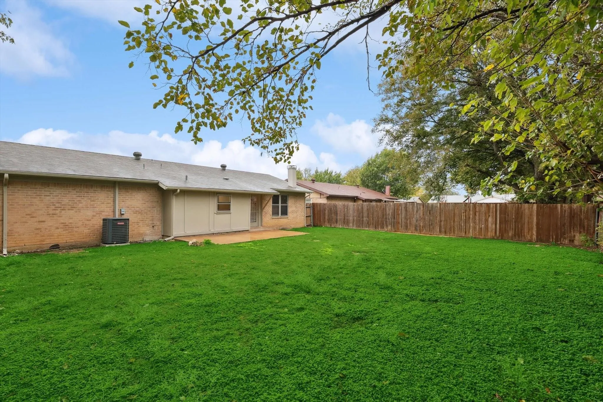 Single Family Residence For Rent in Tarrant County , 237 Volunteer Drive, Arlington, Texas 76014, 3 Bedroom, 2 Bathroom, 2 Garage spaces, 1,308 Sqft, built in 1977, mls#21372708, Real Estate Agent in Arlington, Homes For Rent in Tarrant county, Homes For Rent in Arlington, Realtor in Arlington Texas, Real Estate Brokerage Independent Realty Texas, Luminita Cordes Realtor
