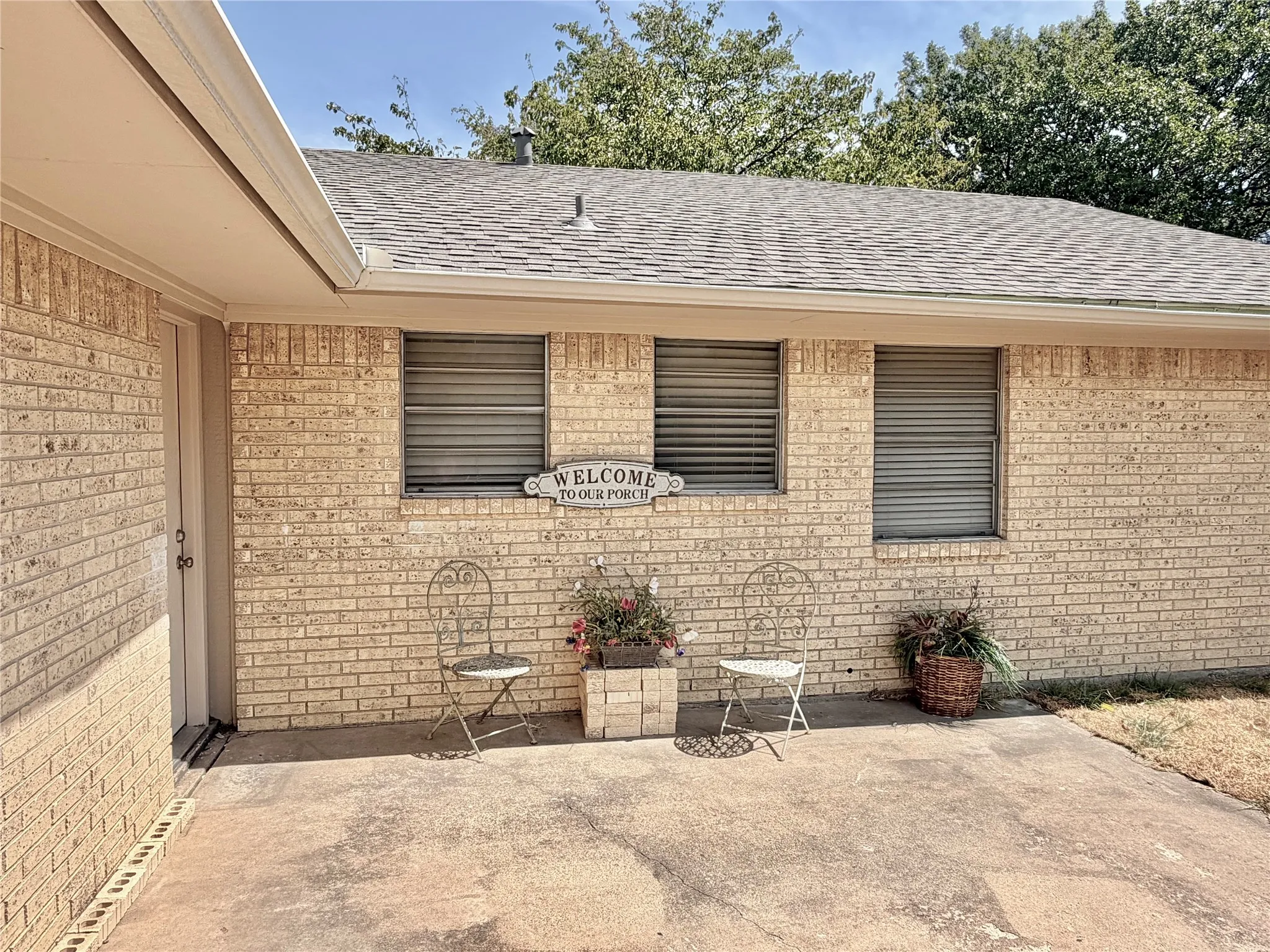 Single Family Residence For Sale in Denton County , 101 Diane Drive, Sanger, Texas 76266, 3 Bedroom, 2 Bathroom, 2 Garage spaces, 1,222 Sqft, built in 1982, mls#21372715, Real Estate Agent in Sanger, Homes For Sale in Denton county, Homes For Sale in Sanger, Realtor in Sanger Texas, Real Estate Brokerage Independent Realty Texas, Luminita Cordes Realtor