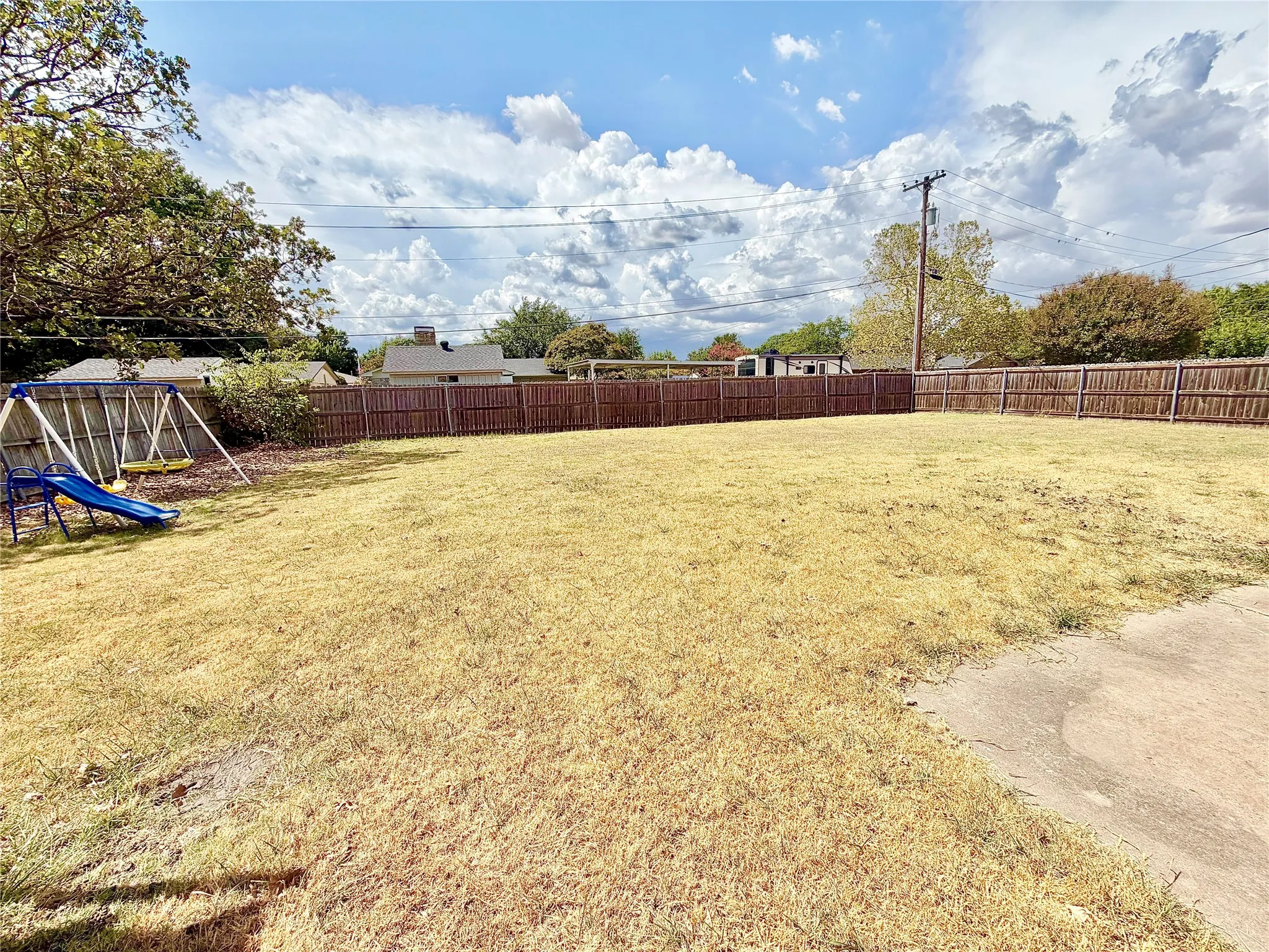Single Family Residence For Sale in Denton County , 101 Diane Drive, Sanger, Texas 76266, 3 Bedroom, 2 Bathroom, 2 Garage spaces, 1,222 Sqft, built in 1982, mls#21372715, Real Estate Agent in Sanger, Homes For Sale in Denton county, Homes For Sale in Sanger, Realtor in Sanger Texas, Real Estate Brokerage Independent Realty Texas, Luminita Cordes Realtor