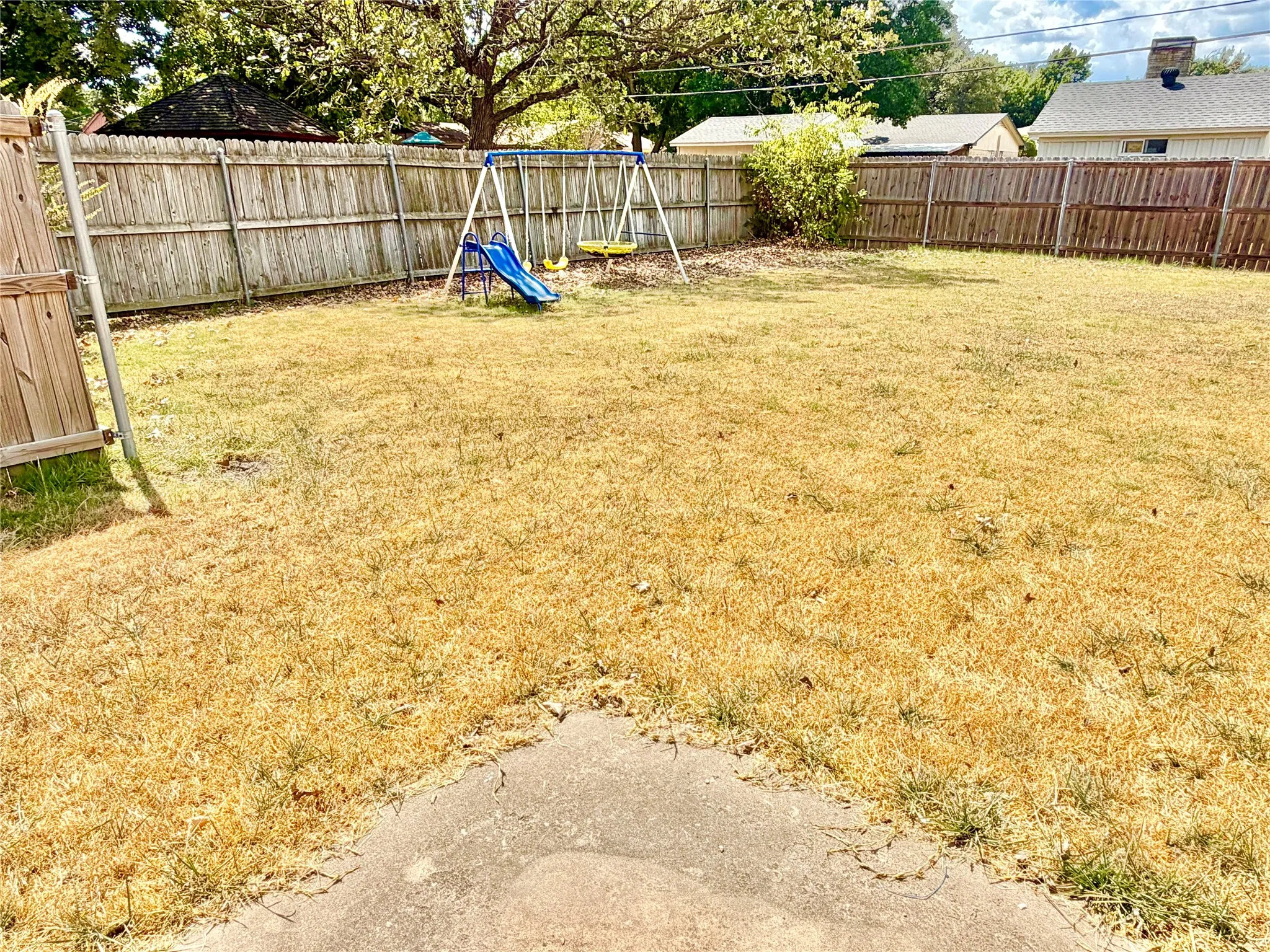 Single Family Residence For Sale in Denton County , 101 Diane Drive, Sanger, Texas 76266, 3 Bedroom, 2 Bathroom, 2 Garage spaces, 1,222 Sqft, built in 1982, mls#21372715, Real Estate Agent in Sanger, Homes For Sale in Denton county, Homes For Sale in Sanger, Realtor in Sanger Texas, Real Estate Brokerage Independent Realty Texas, Luminita Cordes Realtor