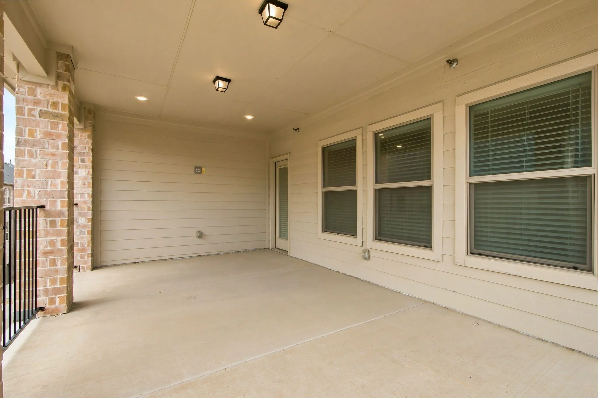 Townhouse For Sale in Denton County , 303 Ferndale Street, Lewisville, Texas 75056, 4 Bedroom, 4 Bathroom, 2 Garage spaces, 1,945 Sqft, built in 2018, mls#21372716, Real Estate Agent in Lewisville, Homes For Sale in Denton county, Homes For Sale in Lewisville, Realtor in Lewisville Texas, Real Estate Brokerage Independent Realty Texas, Luminita Cordes Realtor