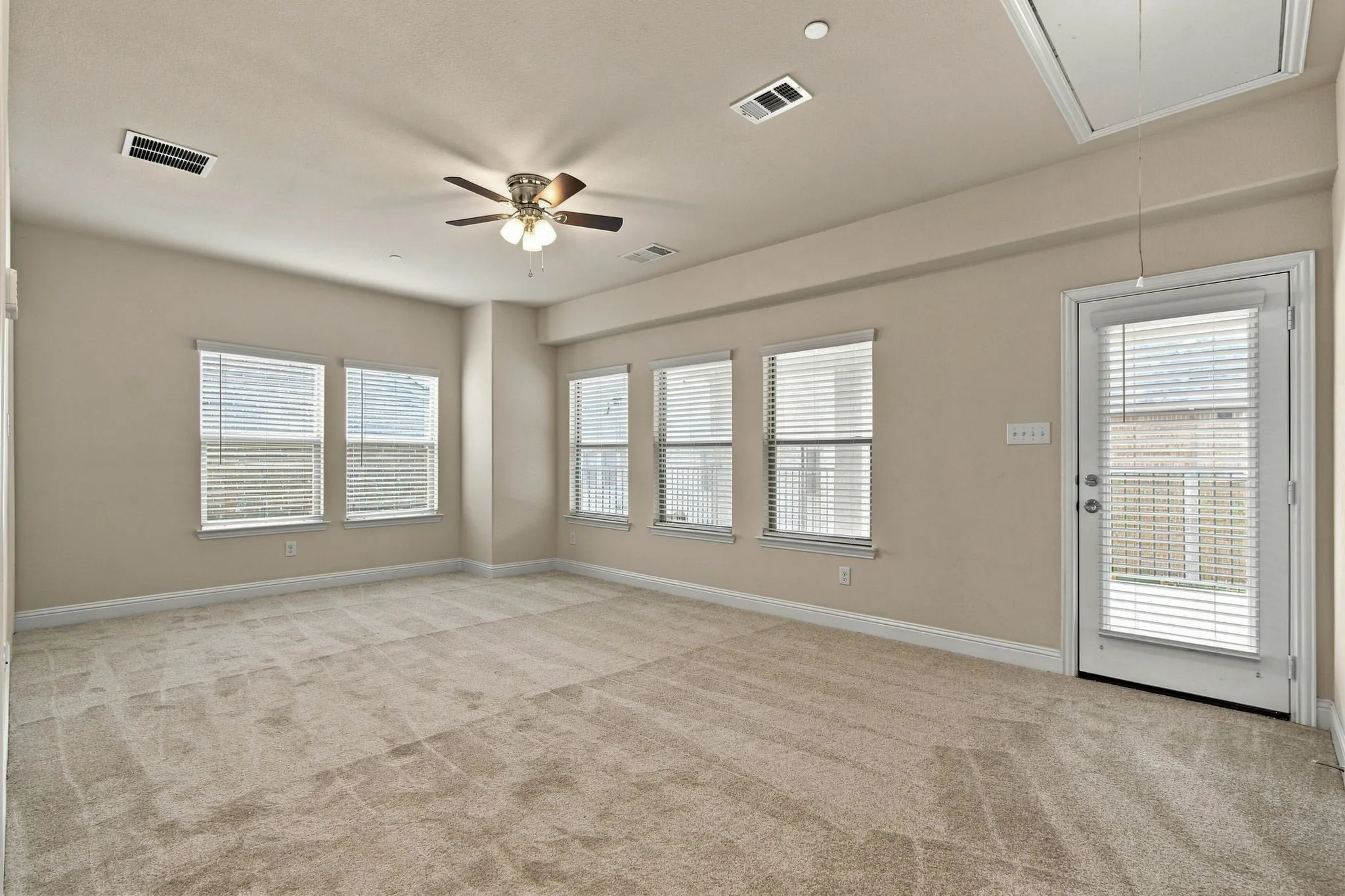 Townhouse For Sale in Denton County , 303 Ferndale Street, Lewisville, Texas 75056, 4 Bedroom, 4 Bathroom, 2 Garage spaces, 1,945 Sqft, built in 2018, mls#21372716, Real Estate Agent in Lewisville, Homes For Sale in Denton county, Homes For Sale in Lewisville, Realtor in Lewisville Texas, Real Estate Brokerage Independent Realty Texas, Luminita Cordes Realtor