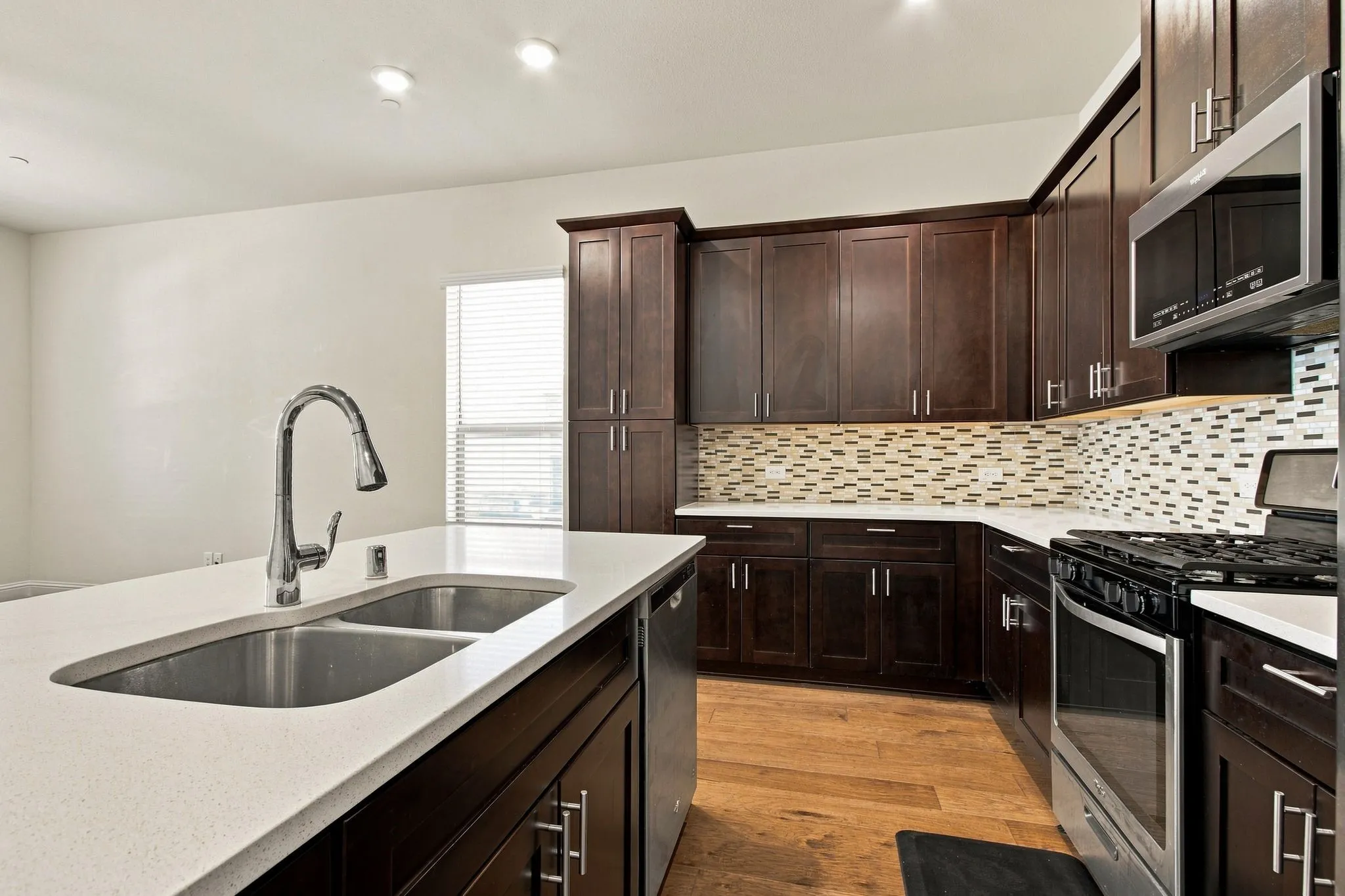 Townhouse For Sale in Denton County , 303 Ferndale Street, Lewisville, Texas 75056, 4 Bedroom, 4 Bathroom, 2 Garage spaces, 1,945 Sqft, built in 2018, mls#21372716, Real Estate Agent in Lewisville, Homes For Sale in Denton county, Homes For Sale in Lewisville, Realtor in Lewisville Texas, Real Estate Brokerage Independent Realty Texas, Luminita Cordes Realtor