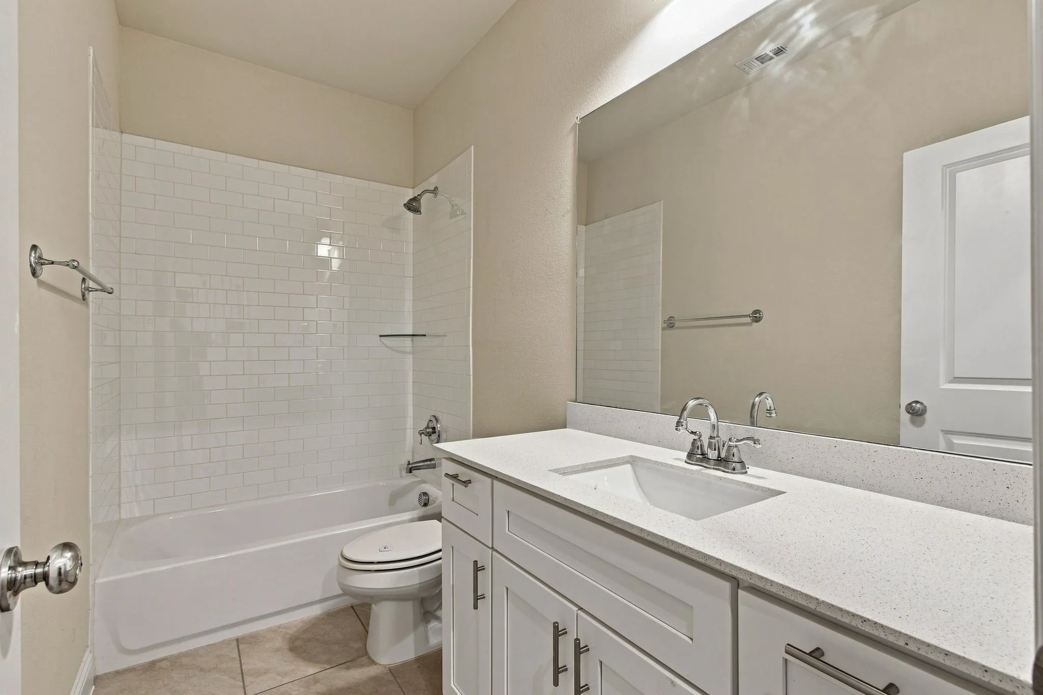 Townhouse For Sale in Denton County , 303 Ferndale Street, Lewisville, Texas 75056, 4 Bedroom, 4 Bathroom, 2 Garage spaces, 1,945 Sqft, built in 2018, mls#21372716, Real Estate Agent in Lewisville, Homes For Sale in Denton county, Homes For Sale in Lewisville, Realtor in Lewisville Texas, Real Estate Brokerage Independent Realty Texas, Luminita Cordes Realtor