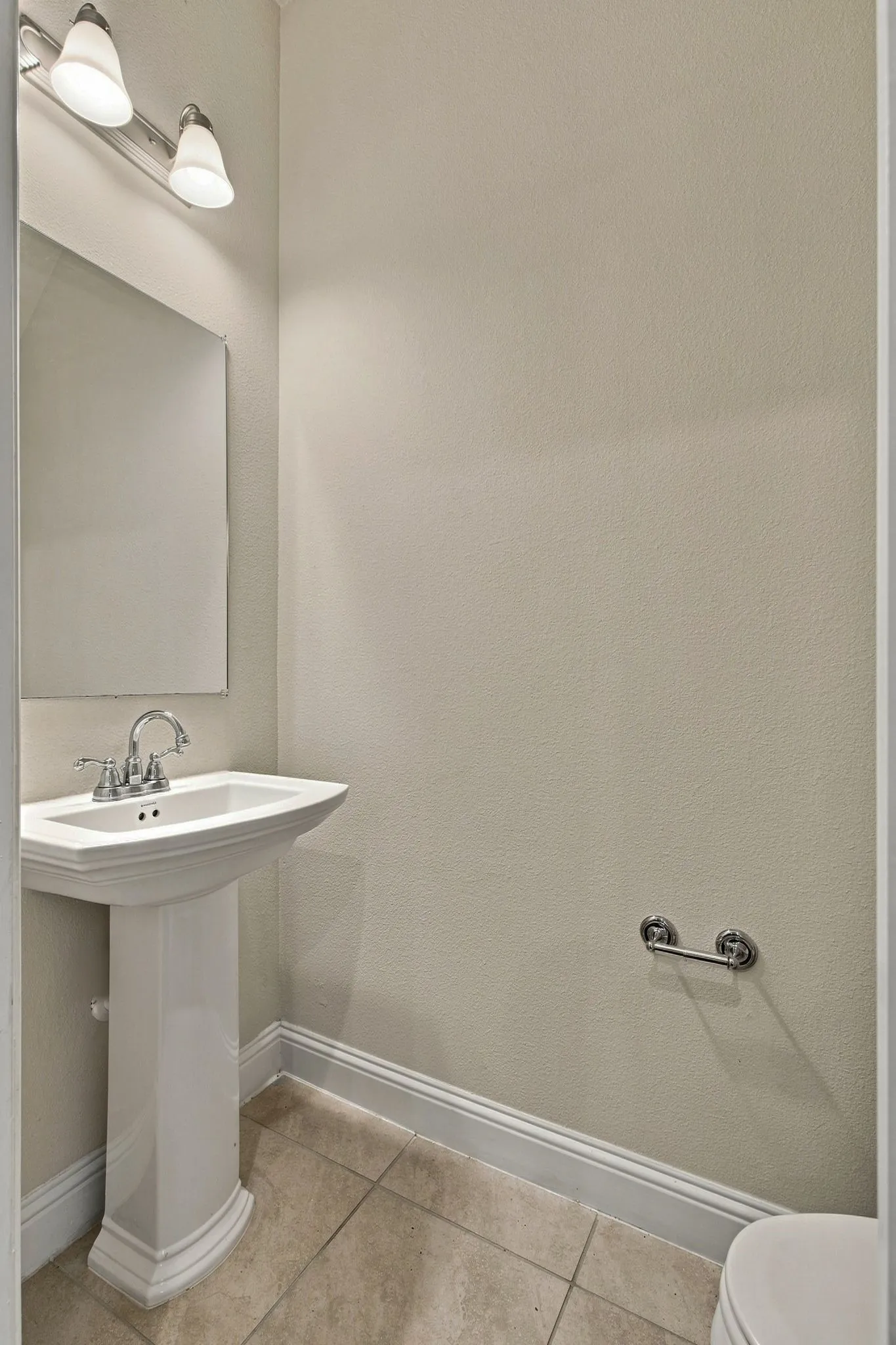 Townhouse For Sale in Denton County , 303 Ferndale Street, Lewisville, Texas 75056, 4 Bedroom, 4 Bathroom, 2 Garage spaces, 1,945 Sqft, built in 2018, mls#21372716, Real Estate Agent in Lewisville, Homes For Sale in Denton county, Homes For Sale in Lewisville, Realtor in Lewisville Texas, Real Estate Brokerage Independent Realty Texas, Luminita Cordes Realtor
