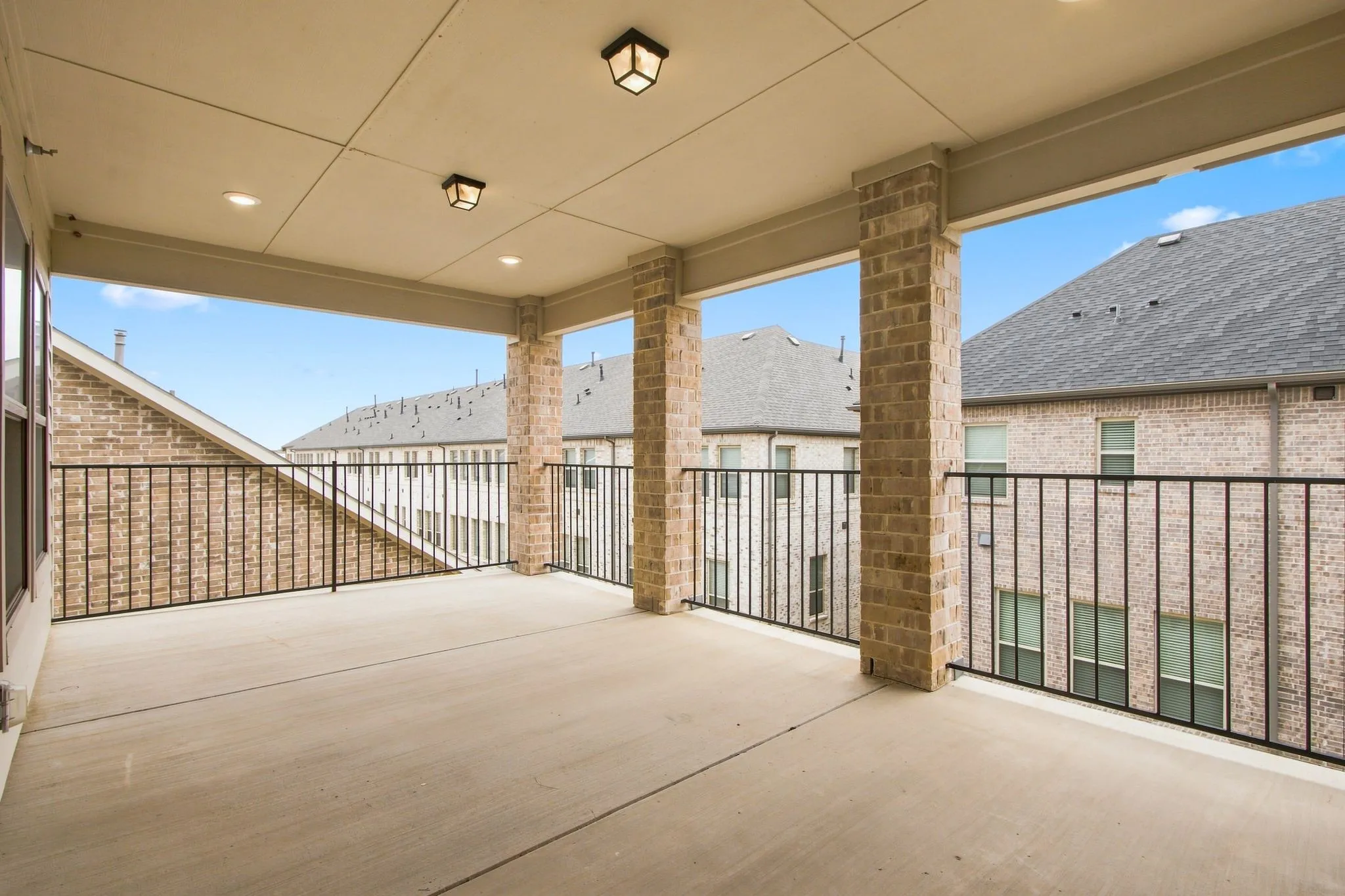 Townhouse For Sale in Denton County , 303 Ferndale Street, Lewisville, Texas 75056, 4 Bedroom, 4 Bathroom, 2 Garage spaces, 1,945 Sqft, built in 2018, mls#21372716, Real Estate Agent in Lewisville, Homes For Sale in Denton county, Homes For Sale in Lewisville, Realtor in Lewisville Texas, Real Estate Brokerage Independent Realty Texas, Luminita Cordes Realtor