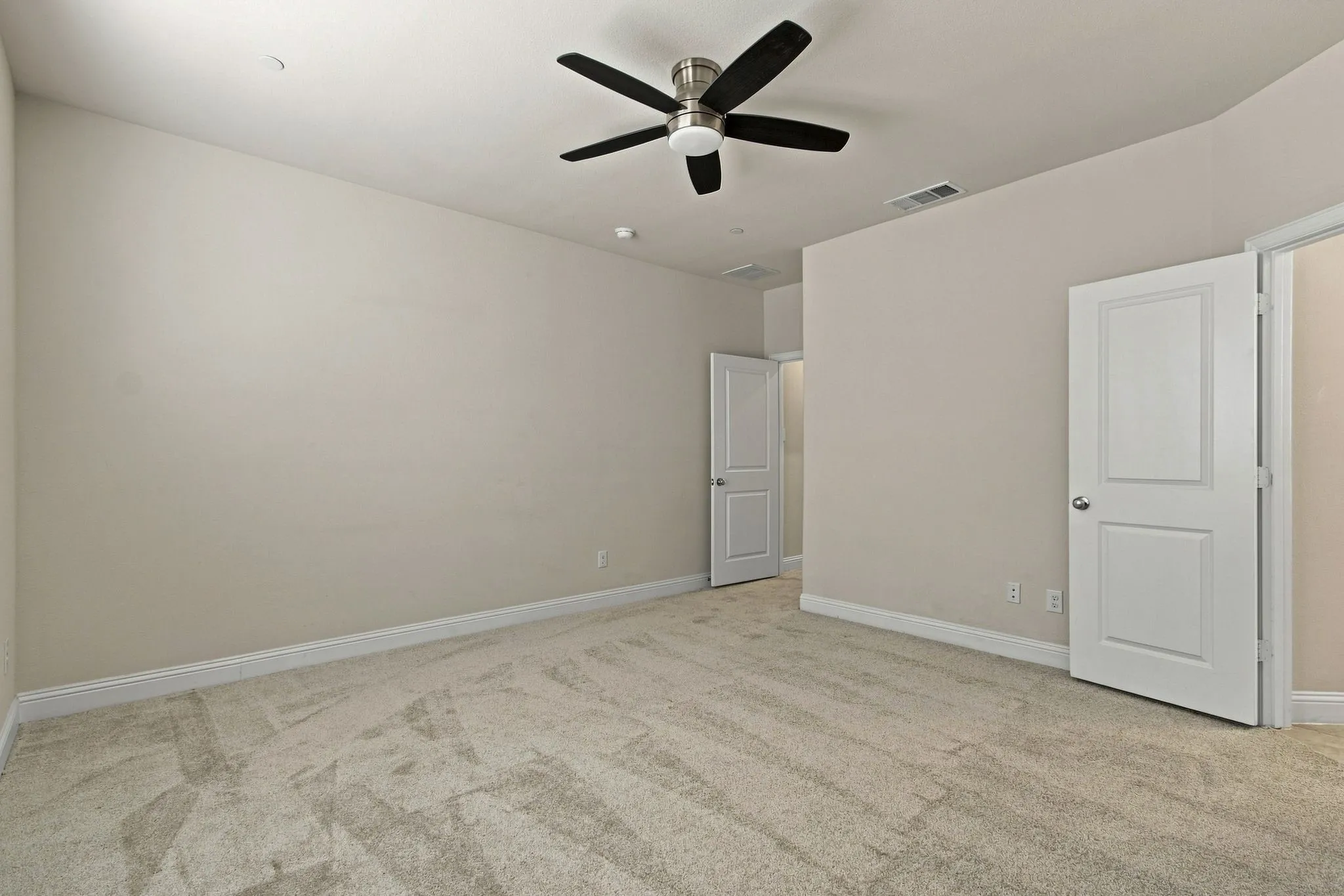 Townhouse For Sale in Denton County , 303 Ferndale Street, Lewisville, Texas 75056, 4 Bedroom, 4 Bathroom, 2 Garage spaces, 1,945 Sqft, built in 2018, mls#21372716, Real Estate Agent in Lewisville, Homes For Sale in Denton county, Homes For Sale in Lewisville, Realtor in Lewisville Texas, Real Estate Brokerage Independent Realty Texas, Luminita Cordes Realtor