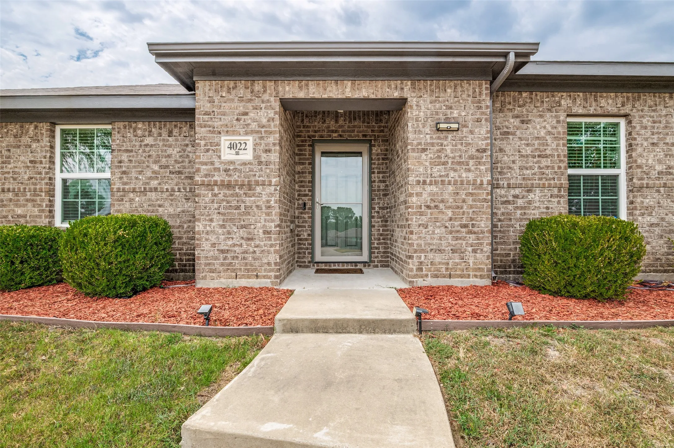 Single Family Residence For Sale in Dallas County , 4022 Meadow Canyon Drive, Lancaster, Texas 75146, 4 Bedroom, 2 Bathroom, 2 Garage spaces, 2,297 Sqft, built in 2017, mls#21372039, Real Estate Agent in Lancaster, Homes For Sale in Dallas county, Homes For Sale in Lancaster, Realtor in Lancaster Texas, Real Estate Brokerage Independent Realty Texas, Luminita Cordes Realtor